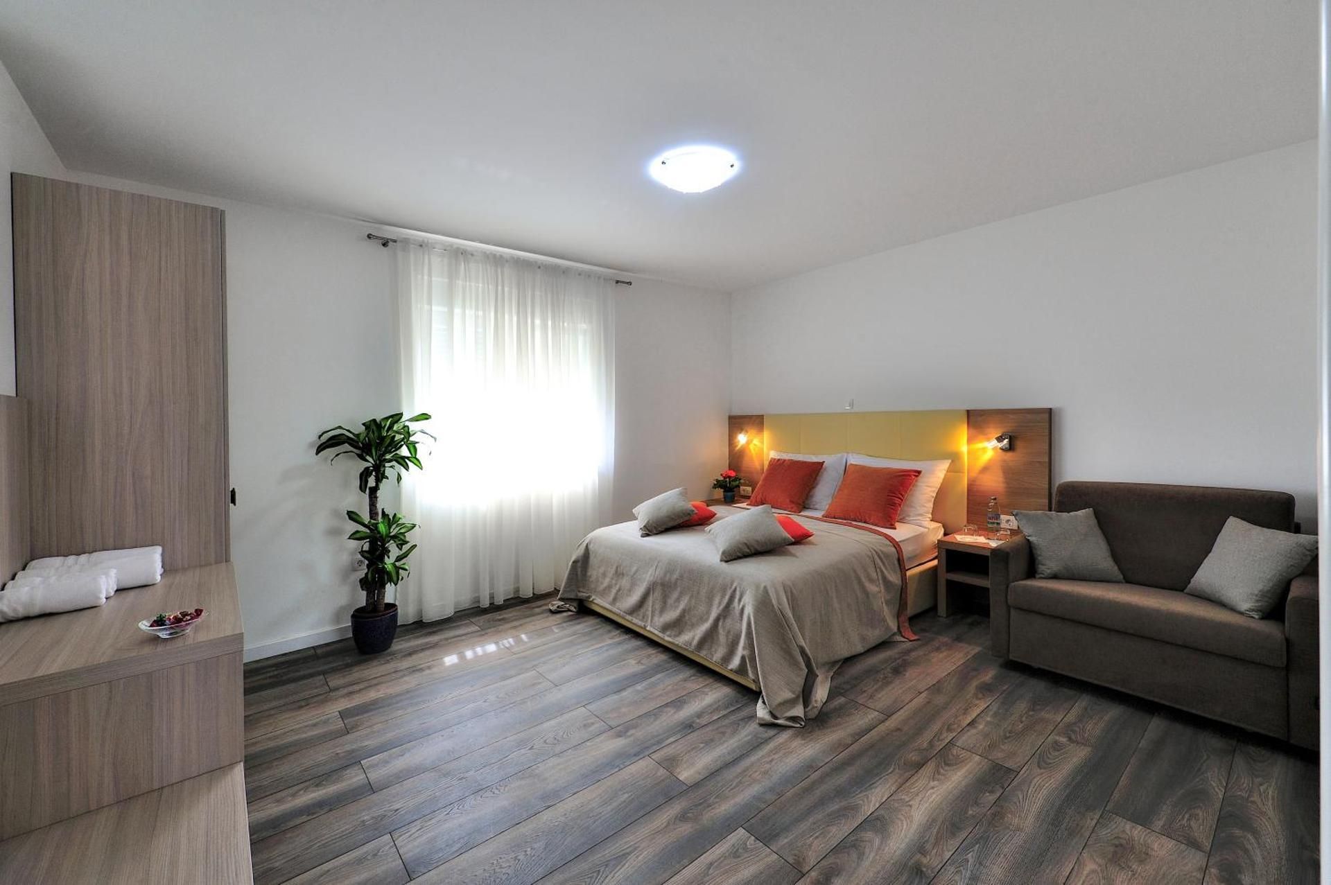 DELUXE APARTMENT