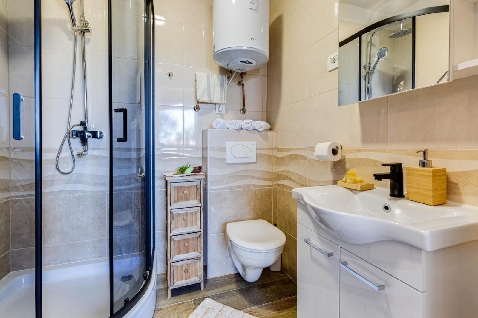 Deluxe Double Room (2 Adults + 1 Child)