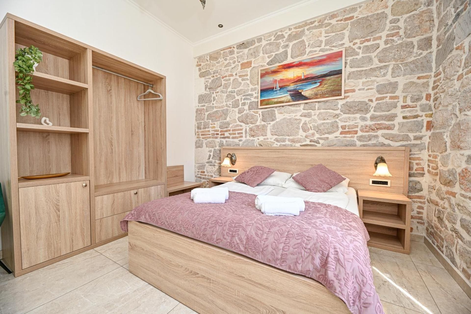 Deluxe Double Room with Side Sea View