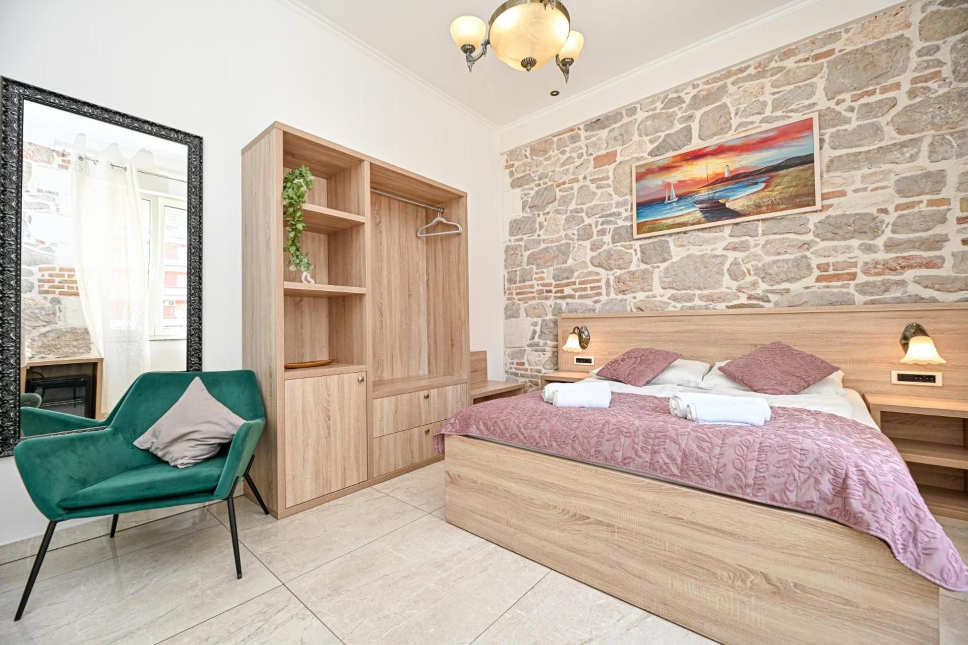 Deluxe Double Room with Side Sea View