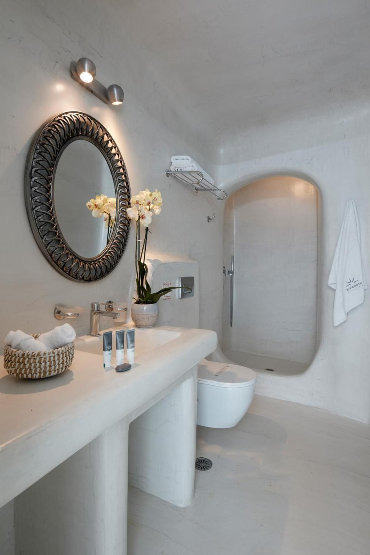 Junior Suite with Caldera View