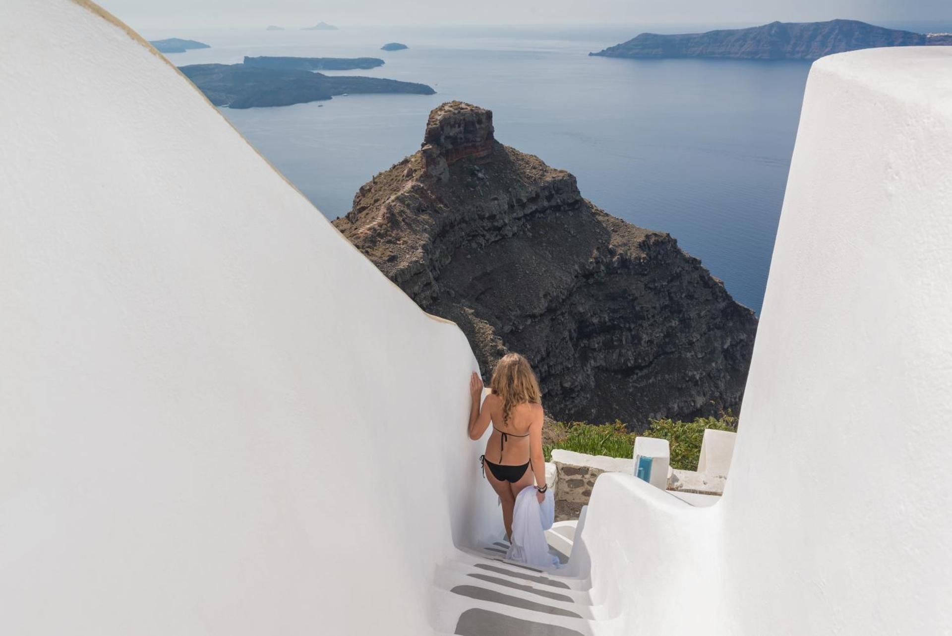 Iliovasilema Suite with Outdoor Private Pool and Caldera View
