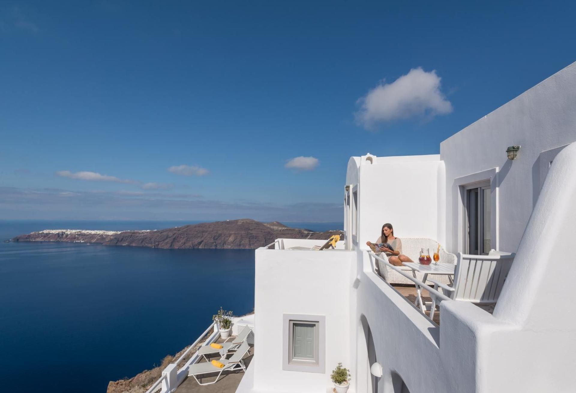 Junior Suite with Caldera View