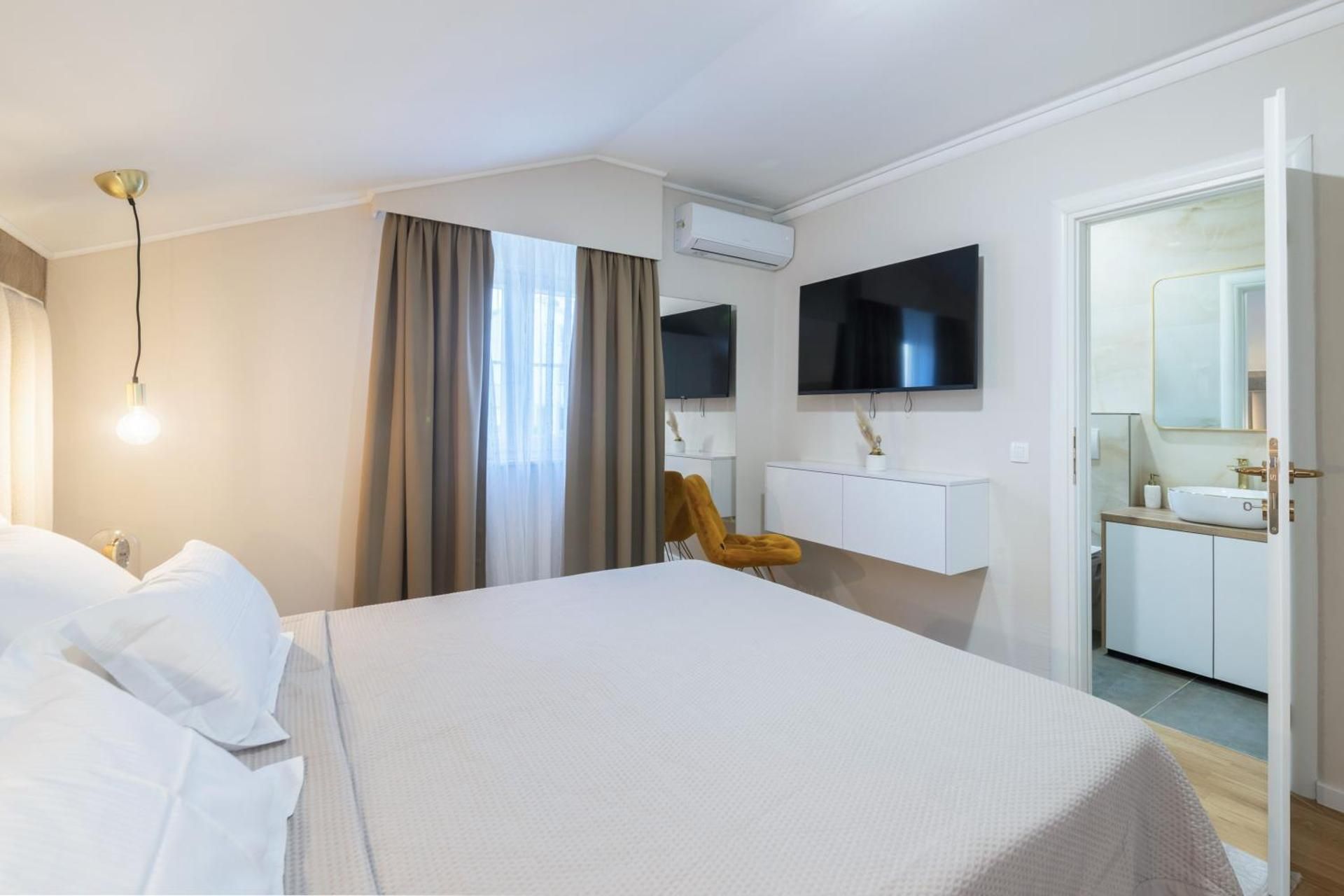 Double Room with Private Bathroom