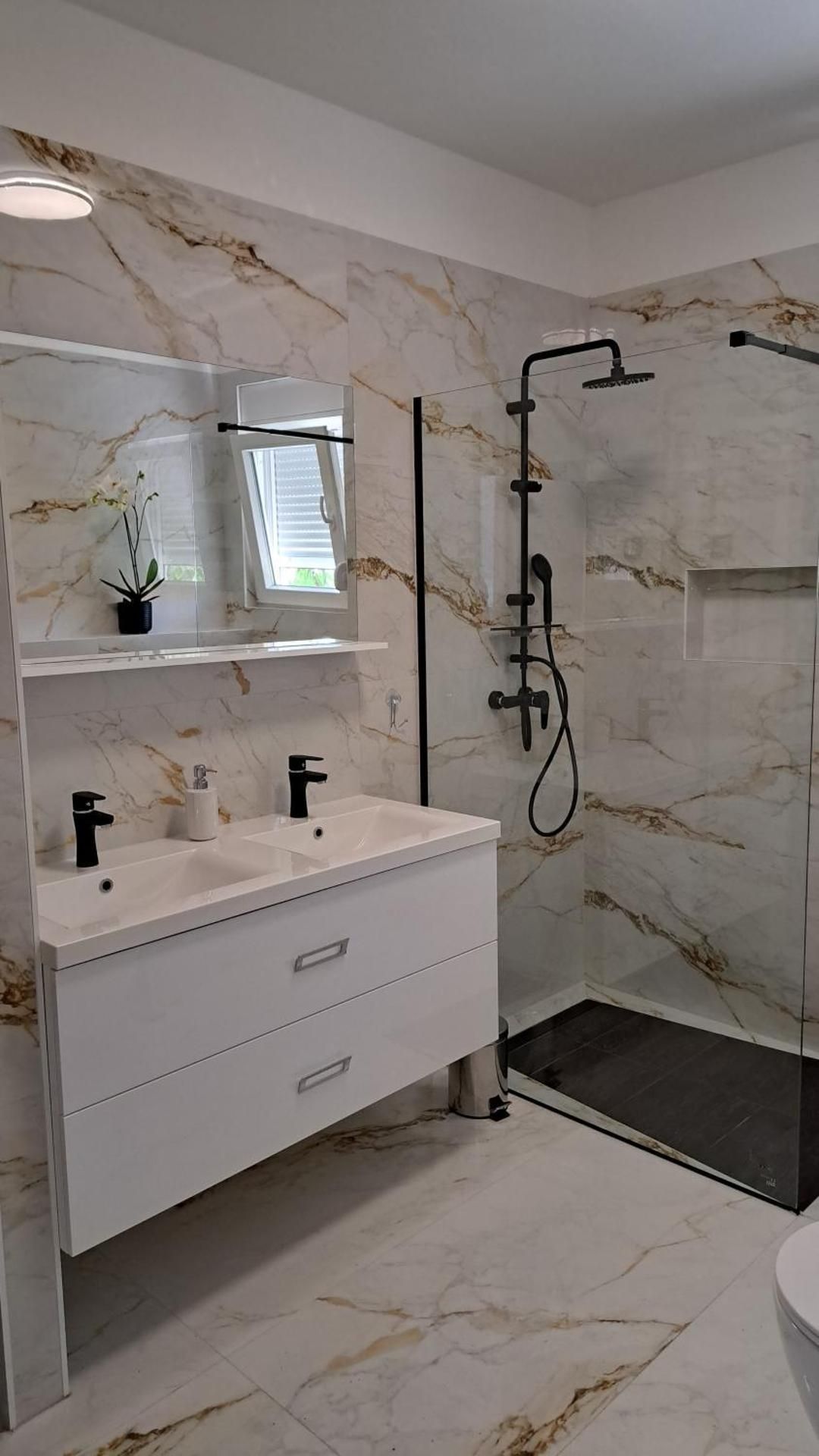 Luxury Triple Room
