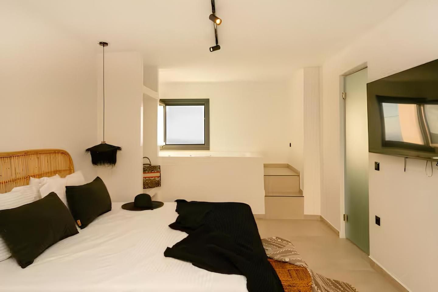 Standard Suite | Sea View & Ensuite Hot tub