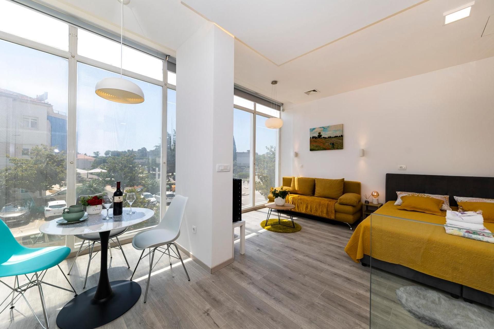King Studio with Sofa Bed
