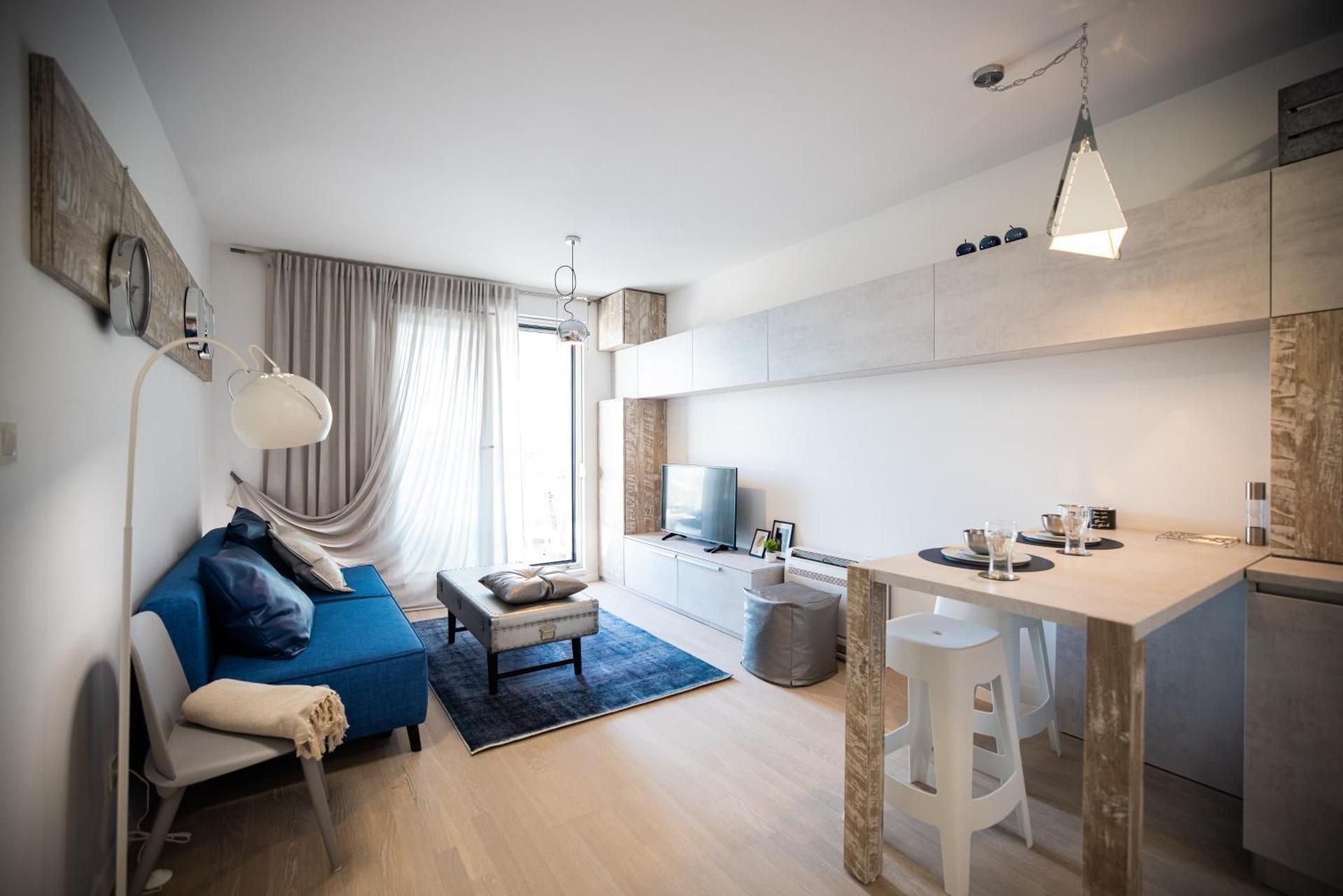 One-Bedroom Apartment with Terrance and Sea View