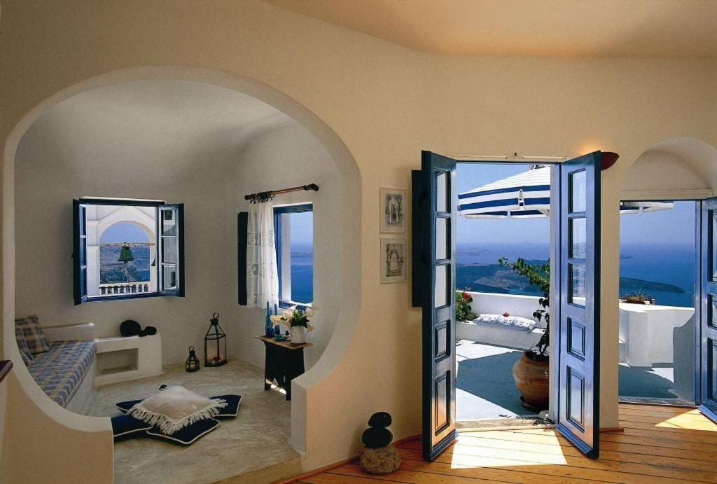 VIP Suite with Outdoor Plunge Pool and Caldera View