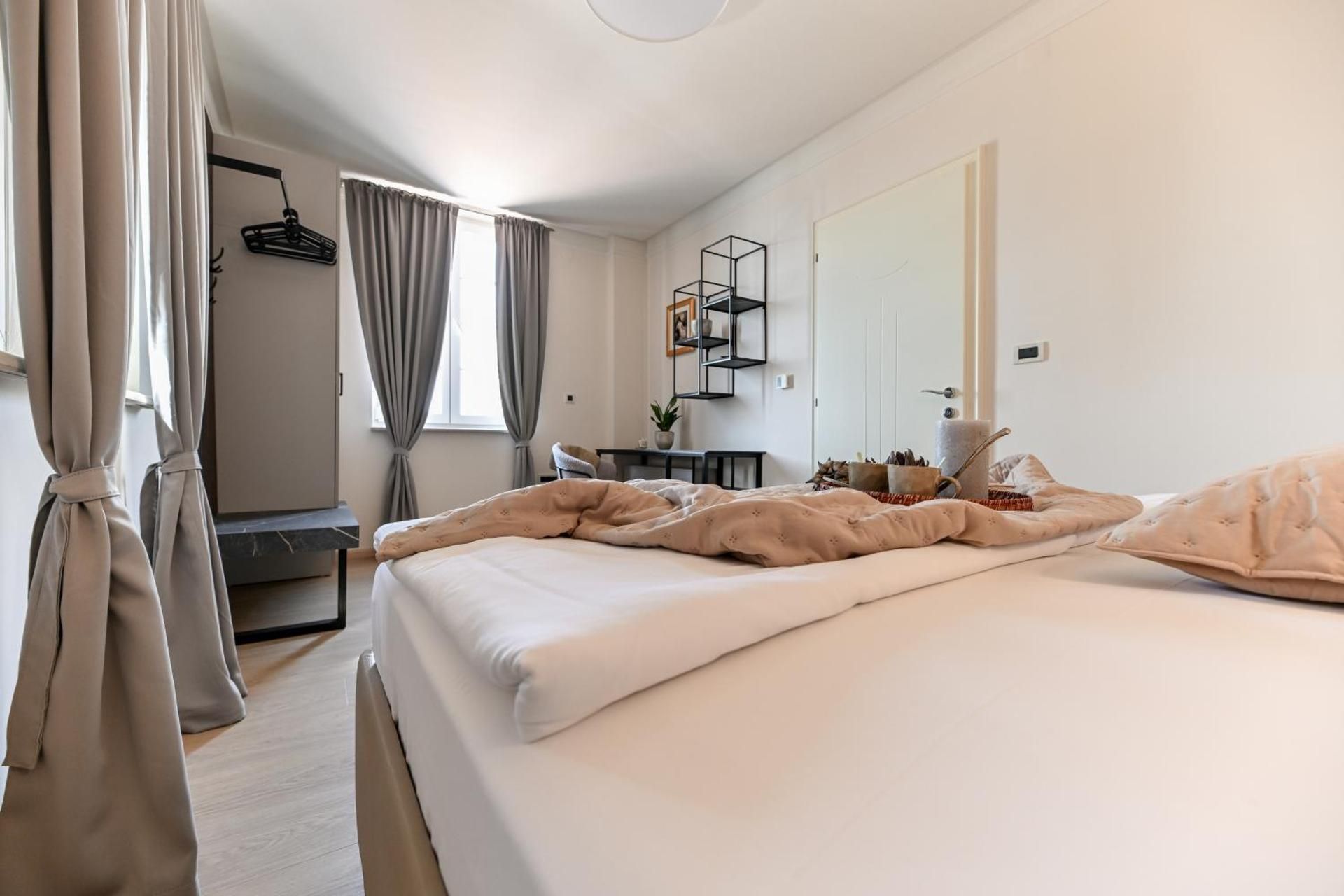 One-Bedroom Apartment with Sea View