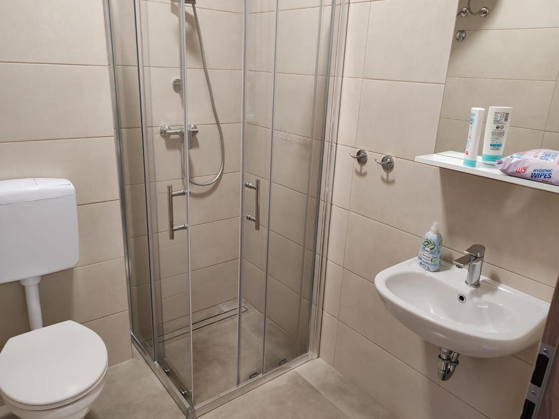 Twin Room with Bathroom