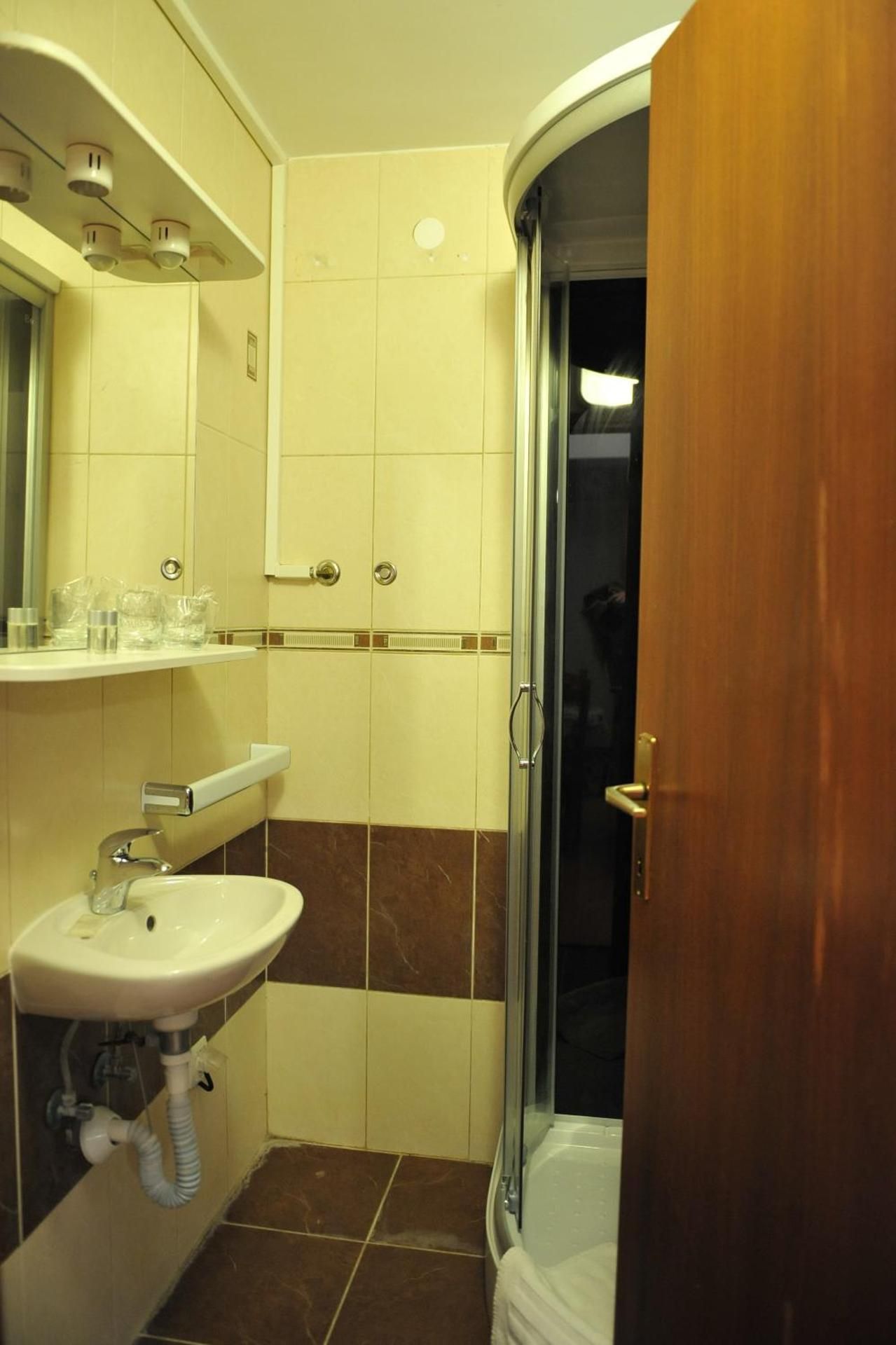 Budget Double Room - Basement