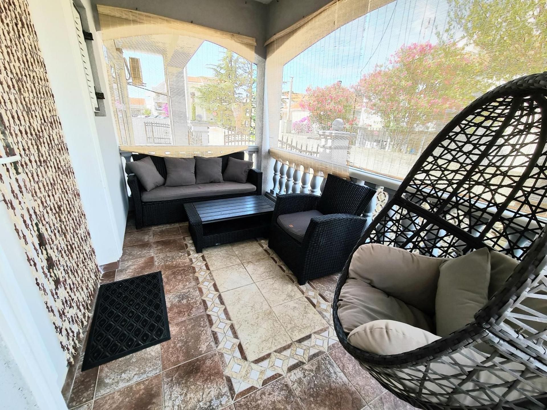 One-Bedroom Apartment with Terrace - Ground Floor