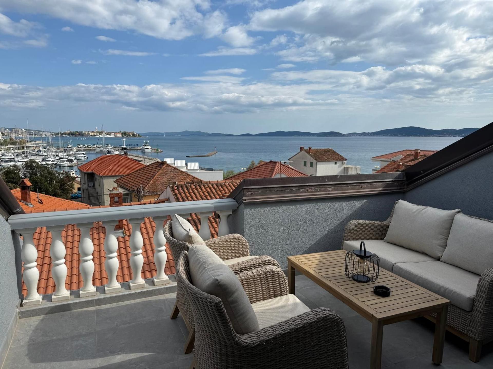 Comfort One-Bedroom Apartment with Balcony and Sea View