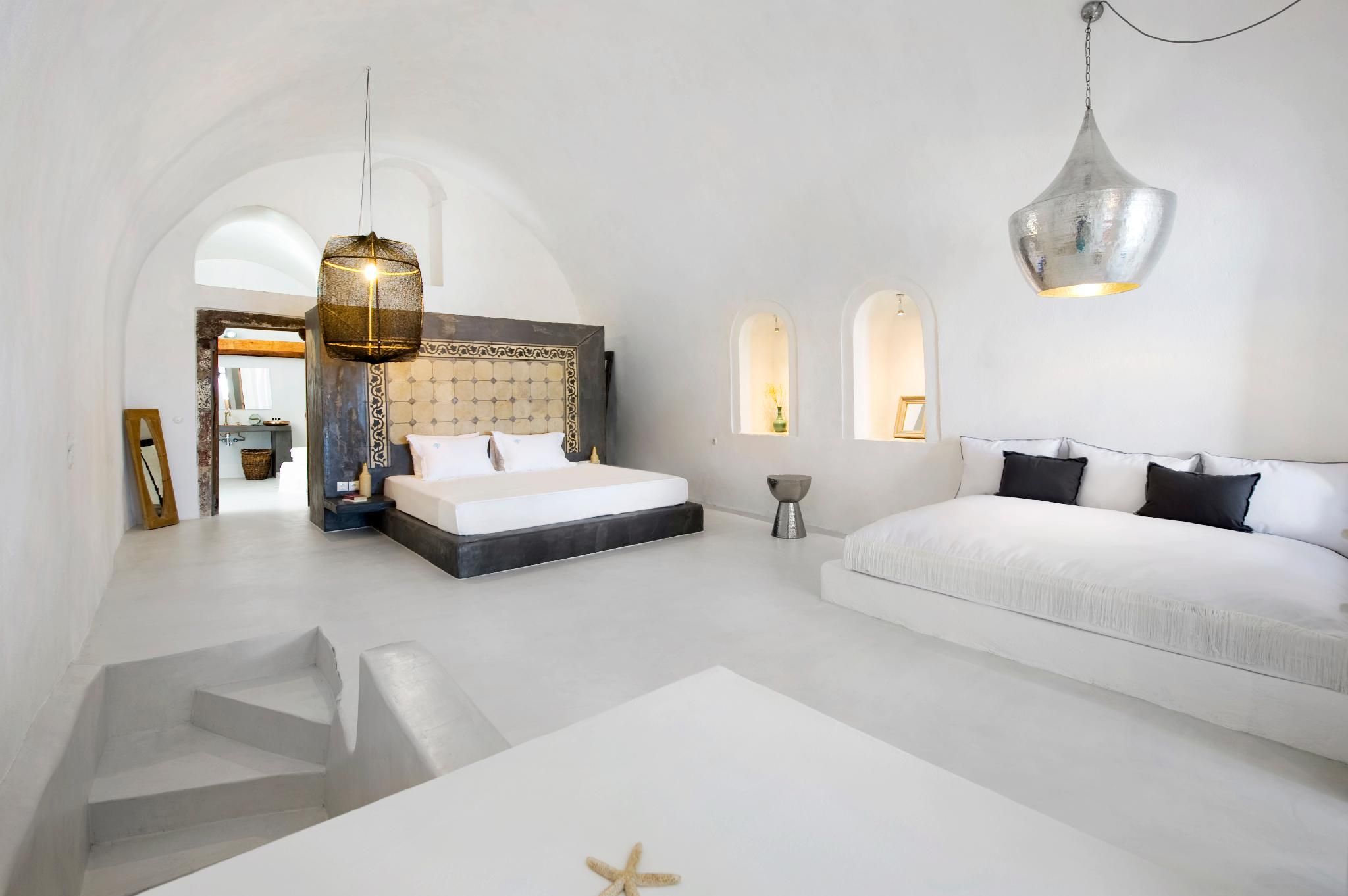 Superior Caldera View Honeymoon Suite with Indoor and Outdoor Plunge Pool