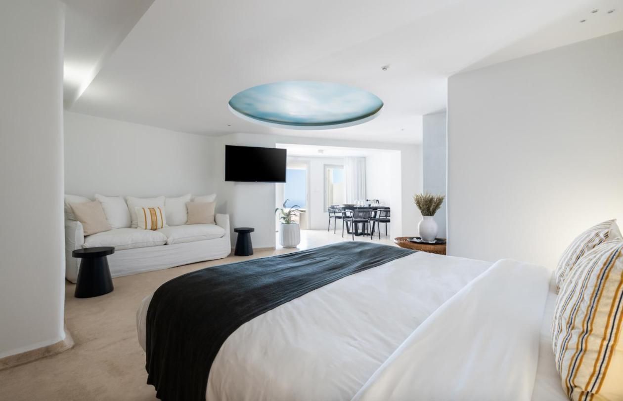 Executive Quadruple Room Caldera View with Outdoor Mini Plunge Pool