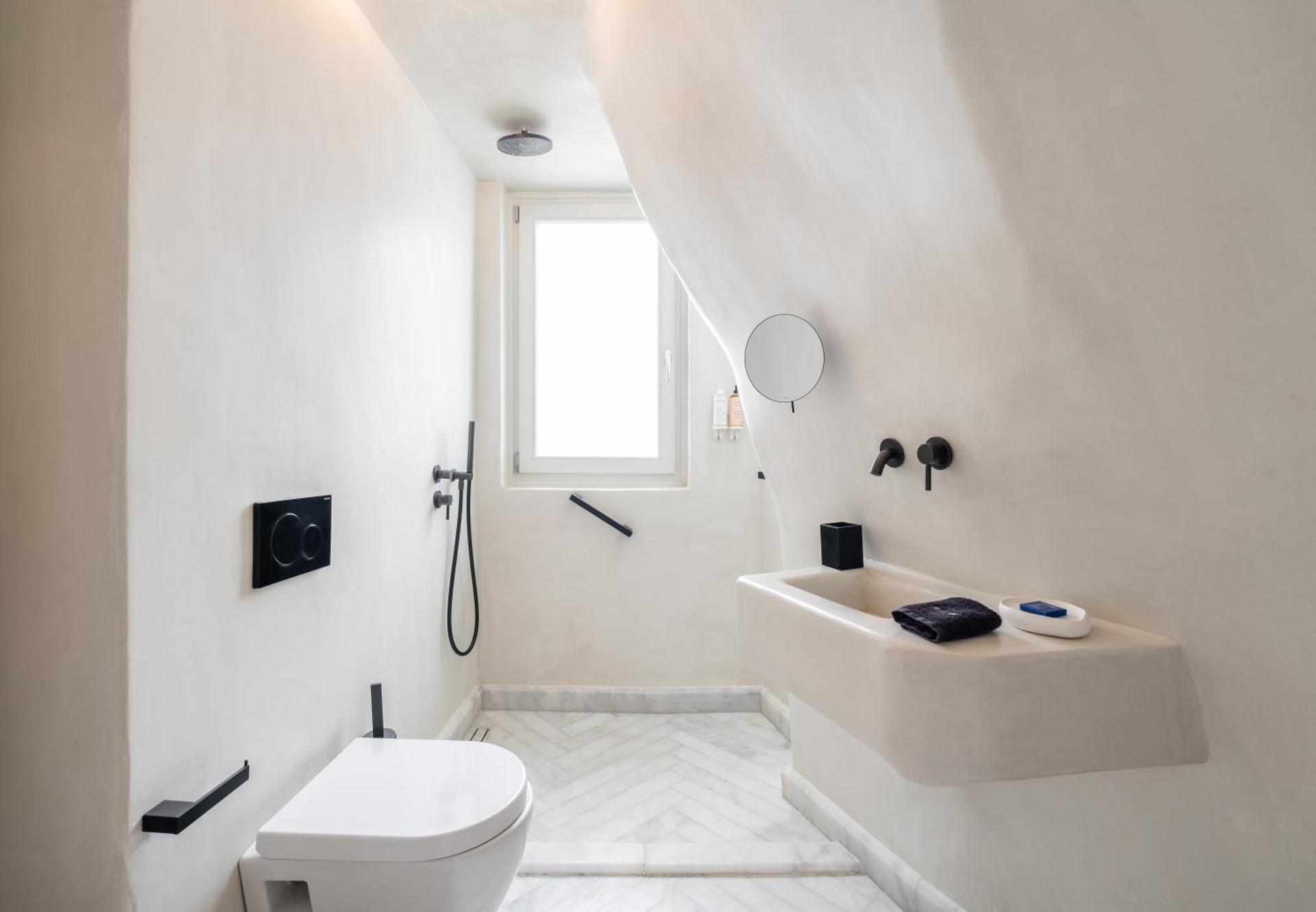 Rocabella Suite Caldera View with Outdoor Mini Plunge Pool For 6 Guests