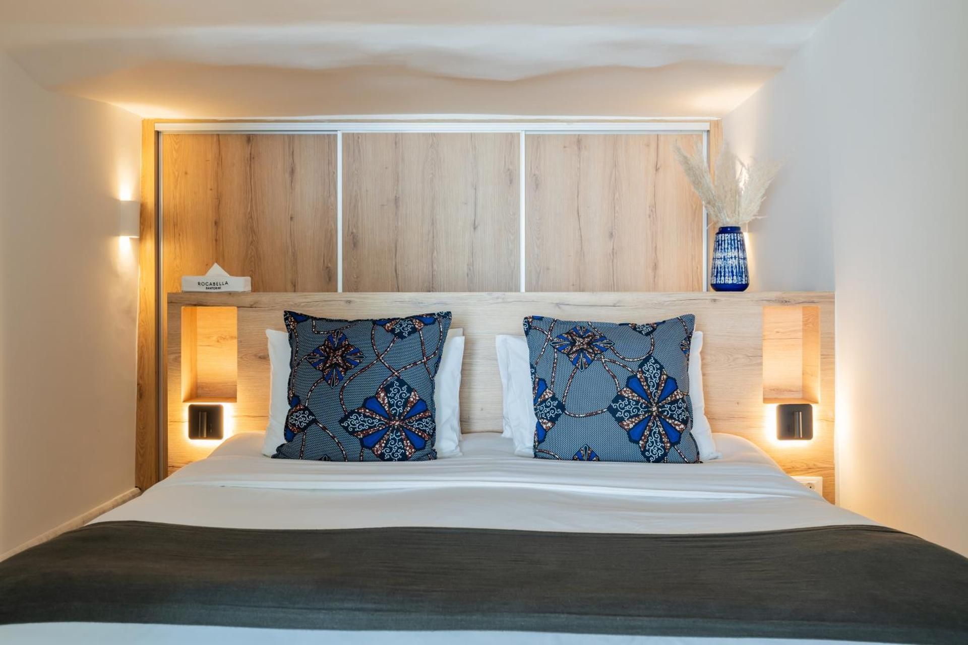 Rocabella Suite Caldera View with Outdoor Mini Plunge Pool For 6 Guests