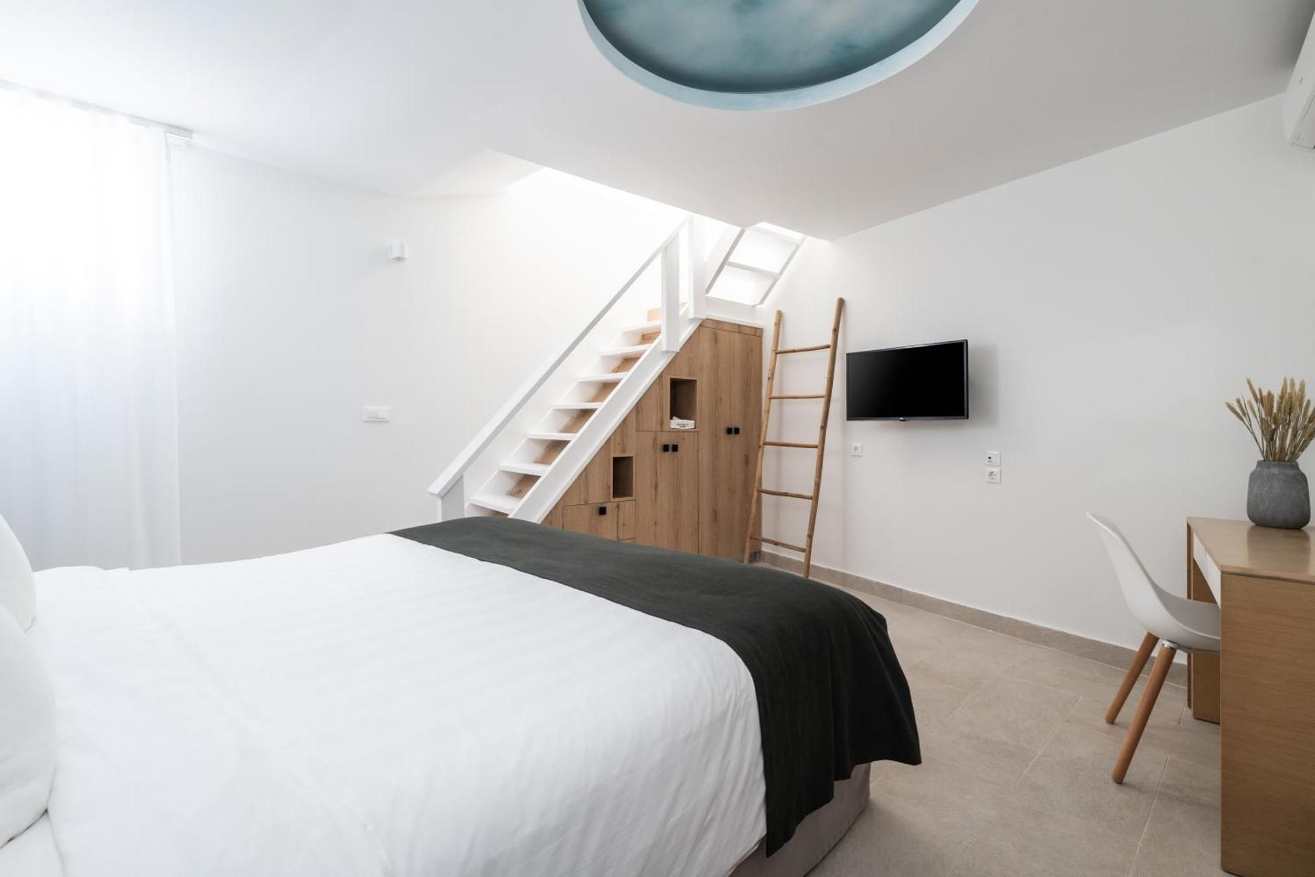 Premium Double Room Caldera View with Outdoor Mini Plunge Pool