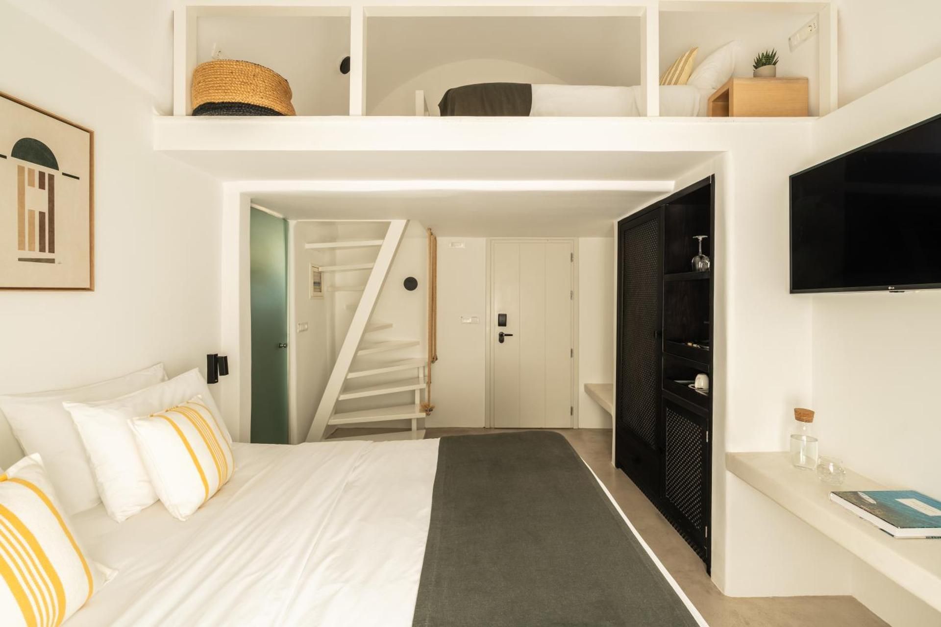 Deluxe Quadruple Room with Caldera View