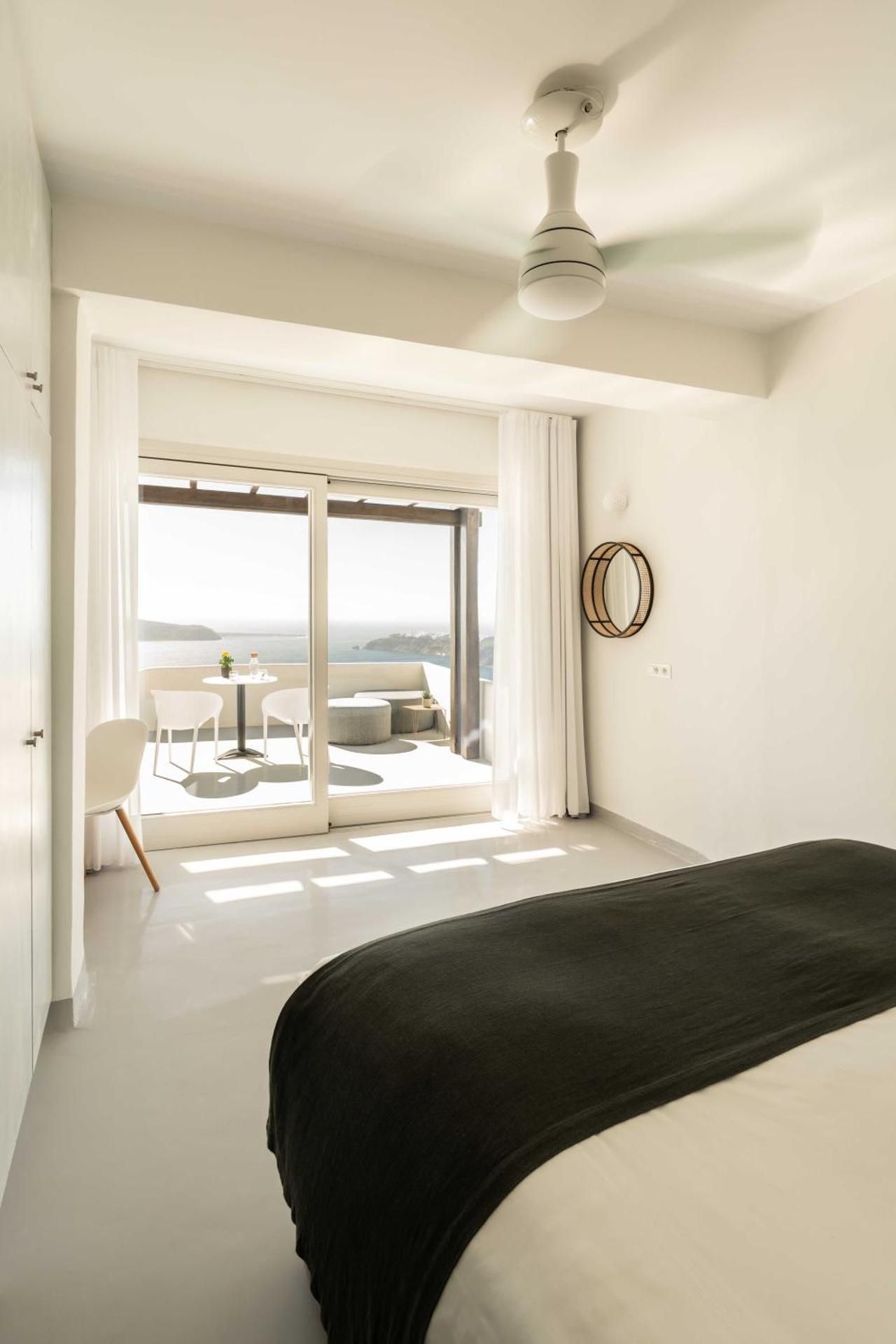 Deluxe Double Room Caldera View