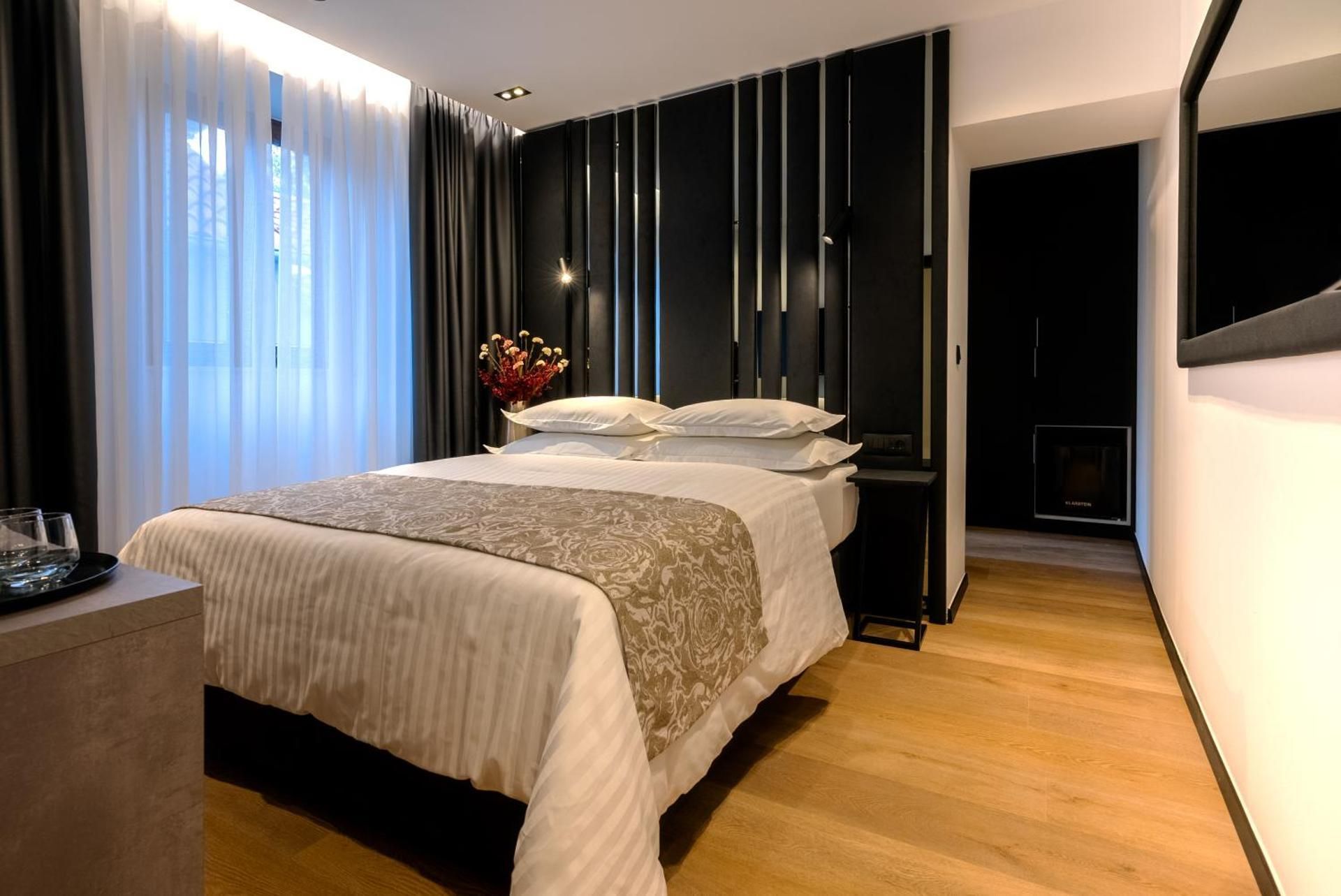Deluxe Double Room with Bath