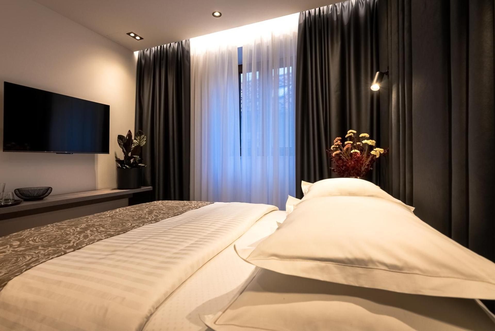 Deluxe Double Room with Bath