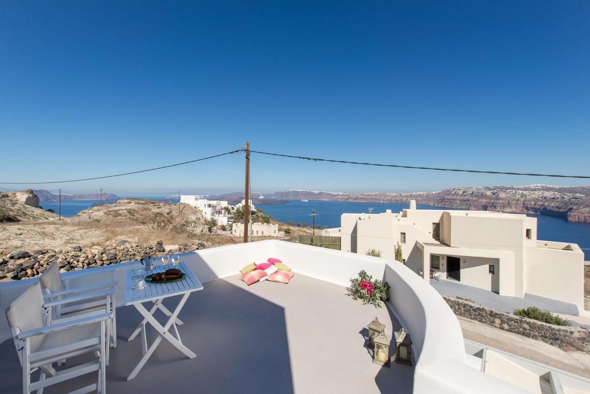 Two Bedroom Apartment Partially Caldera View (4 guests)