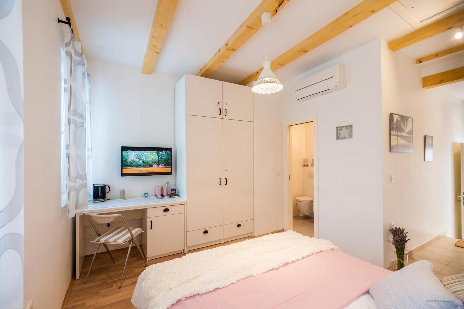 Standard Queen Room