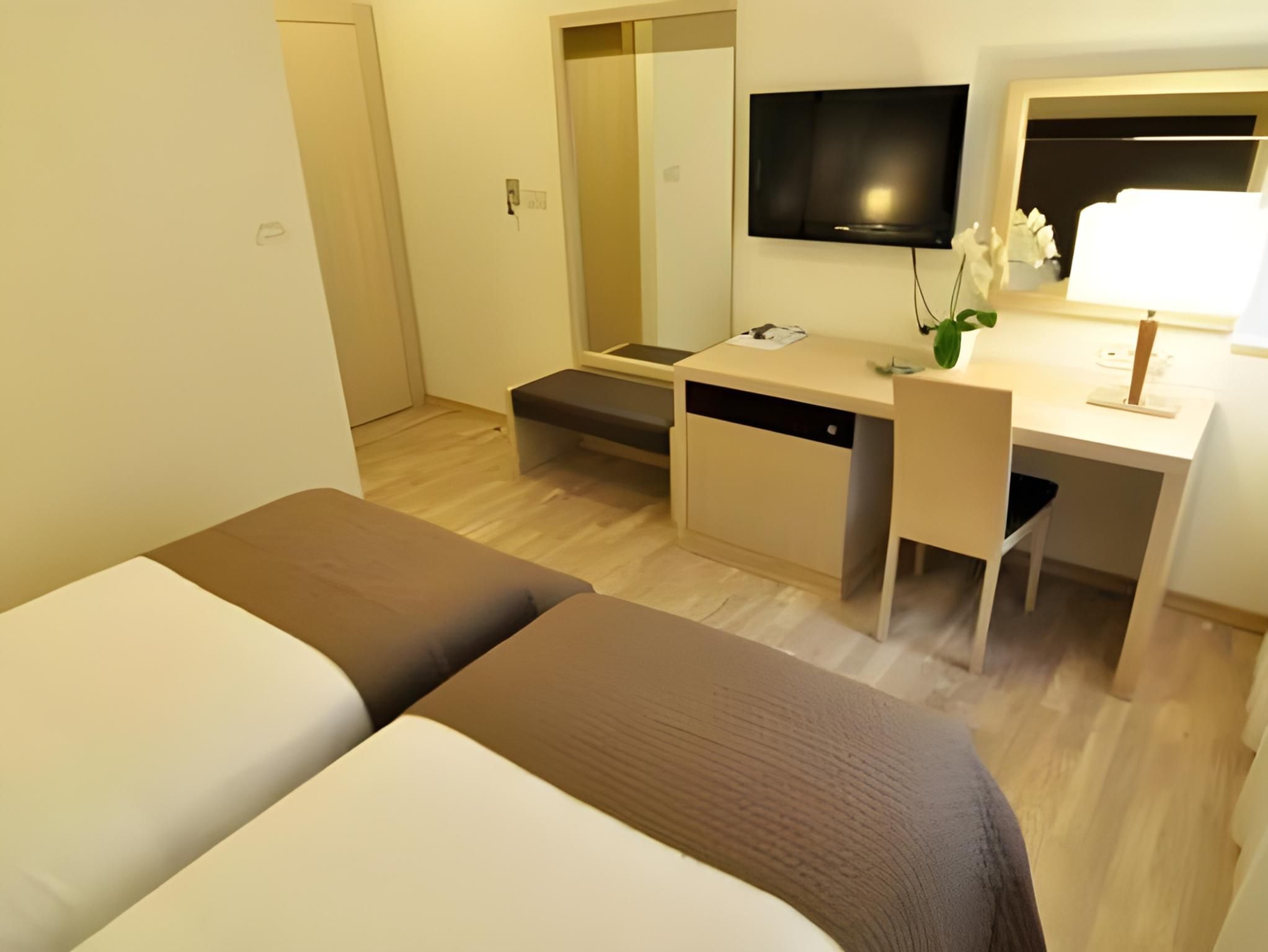 Twin Room - 4 Dalmatinskog Sabora Street