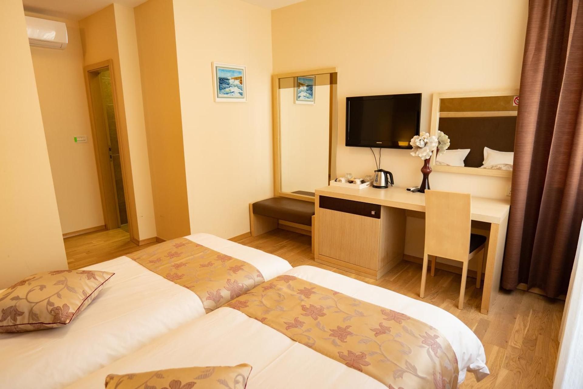Twin Room - 4 Dalmatinskog Sabora Street