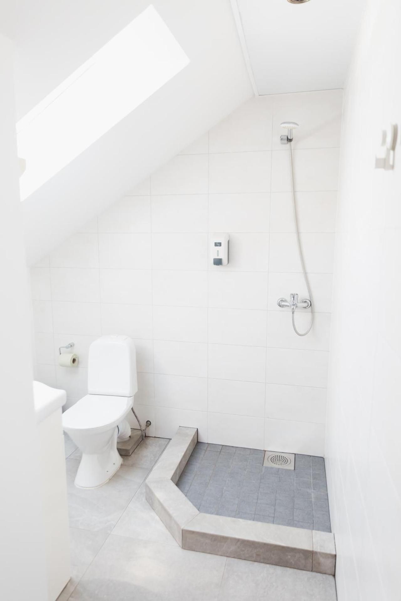 10 Standard Twin Room with Private Bathroom