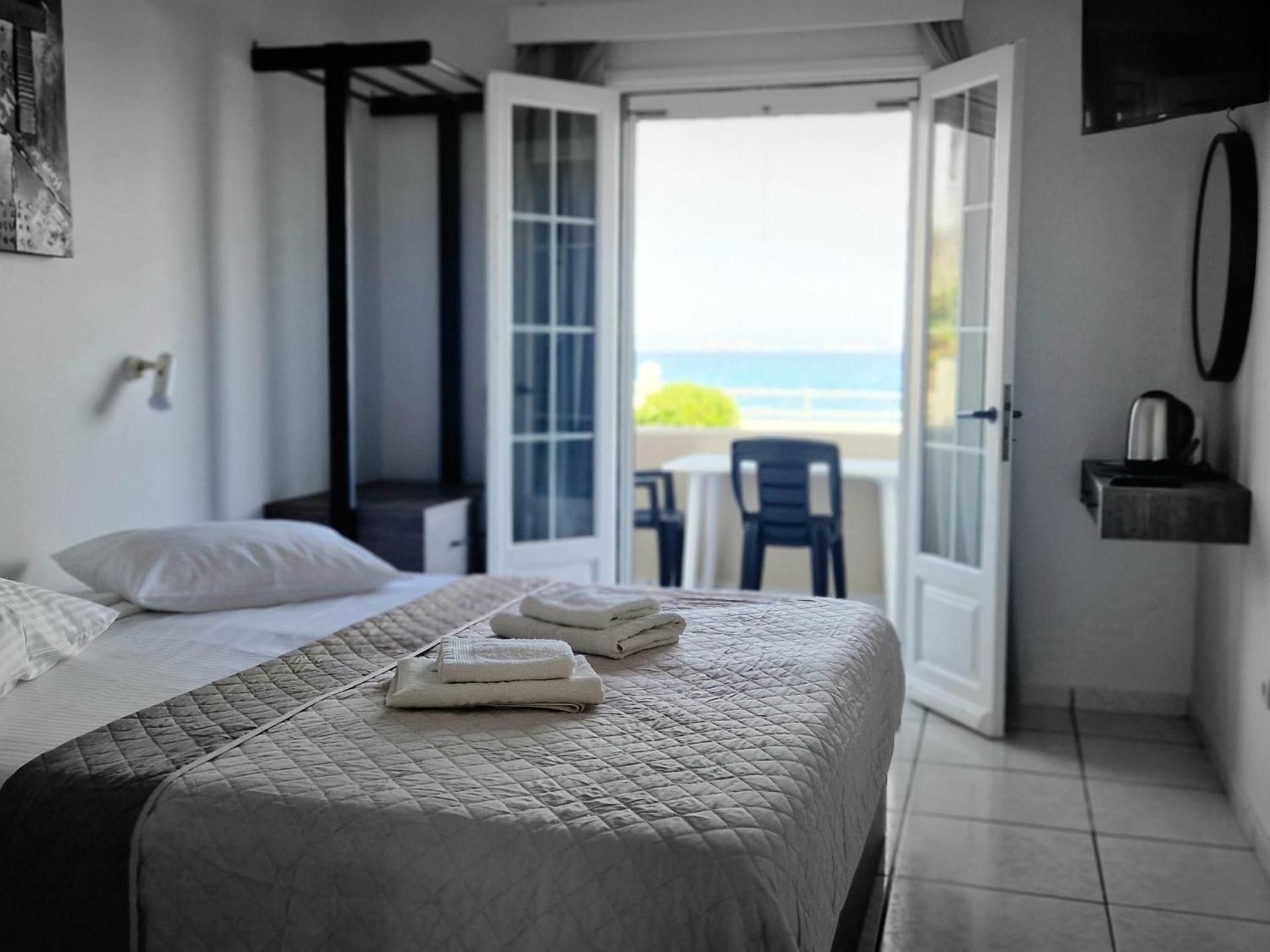 Studio with Sea View (2 Adults)