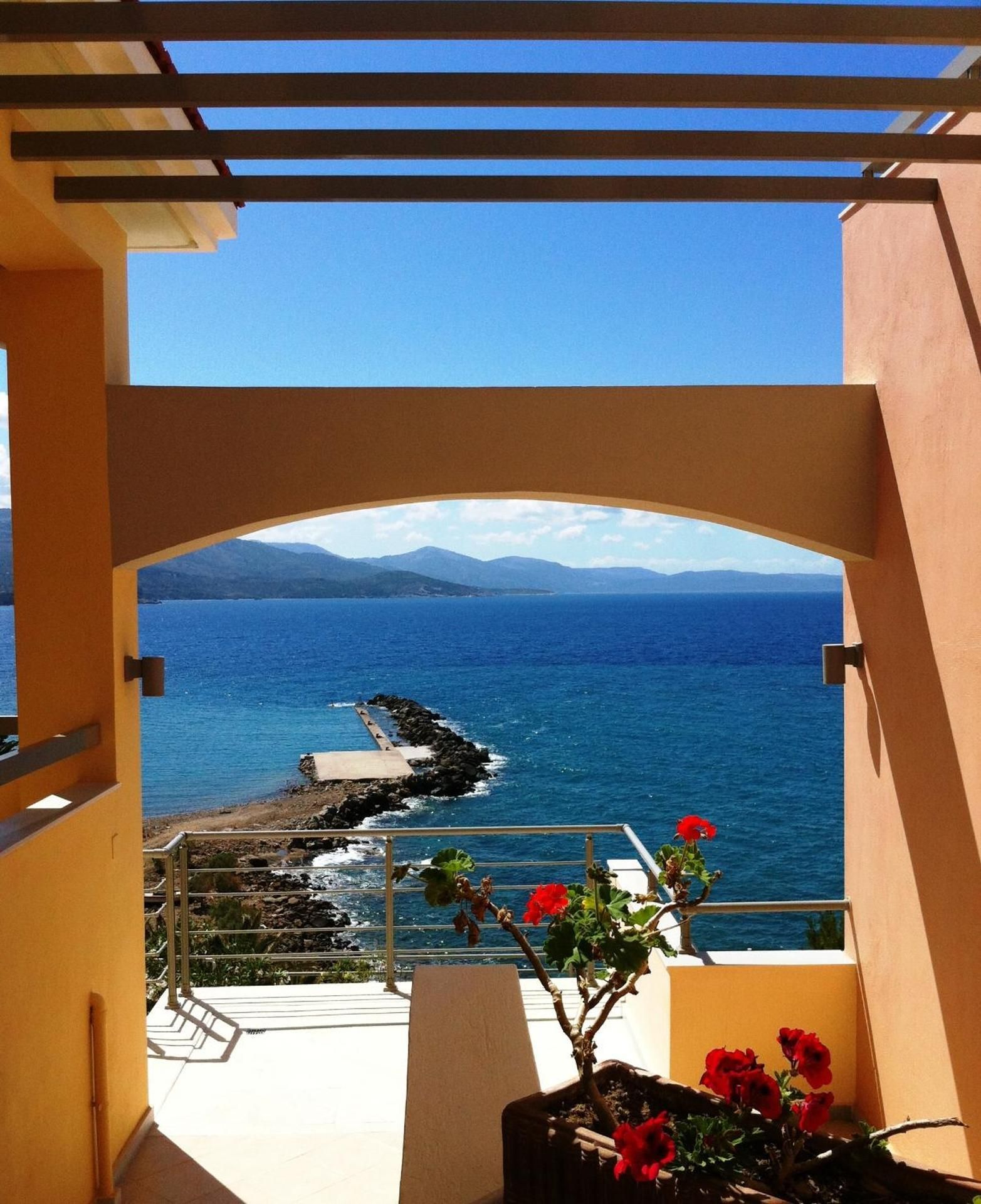 Deluxe Two-Bedroom Apartment with Sea View (4 Adults)