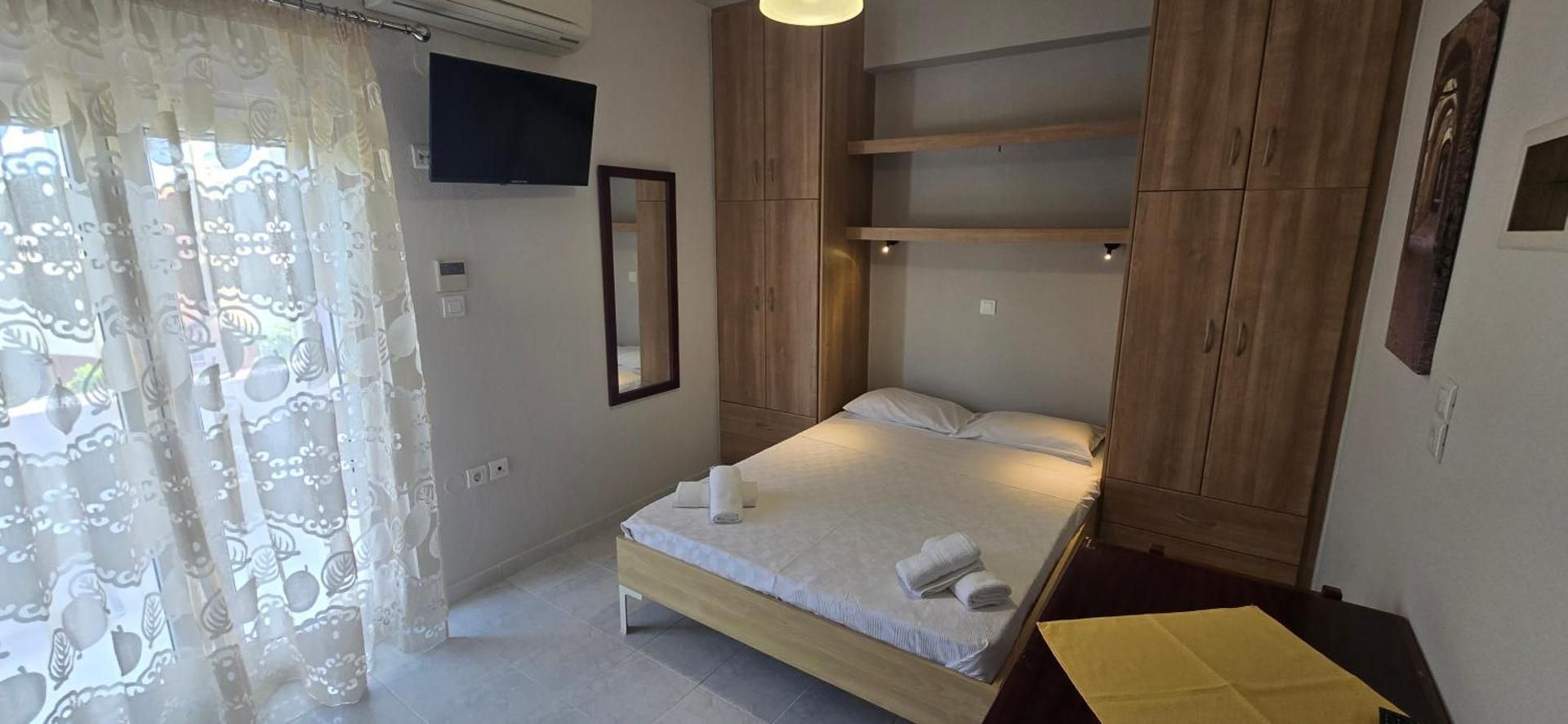 Deluxe Double Room with Side Sea View