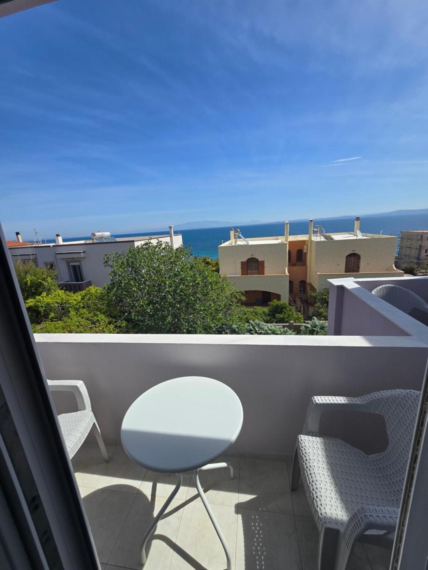Deluxe Double Room with Balcony and Sea View