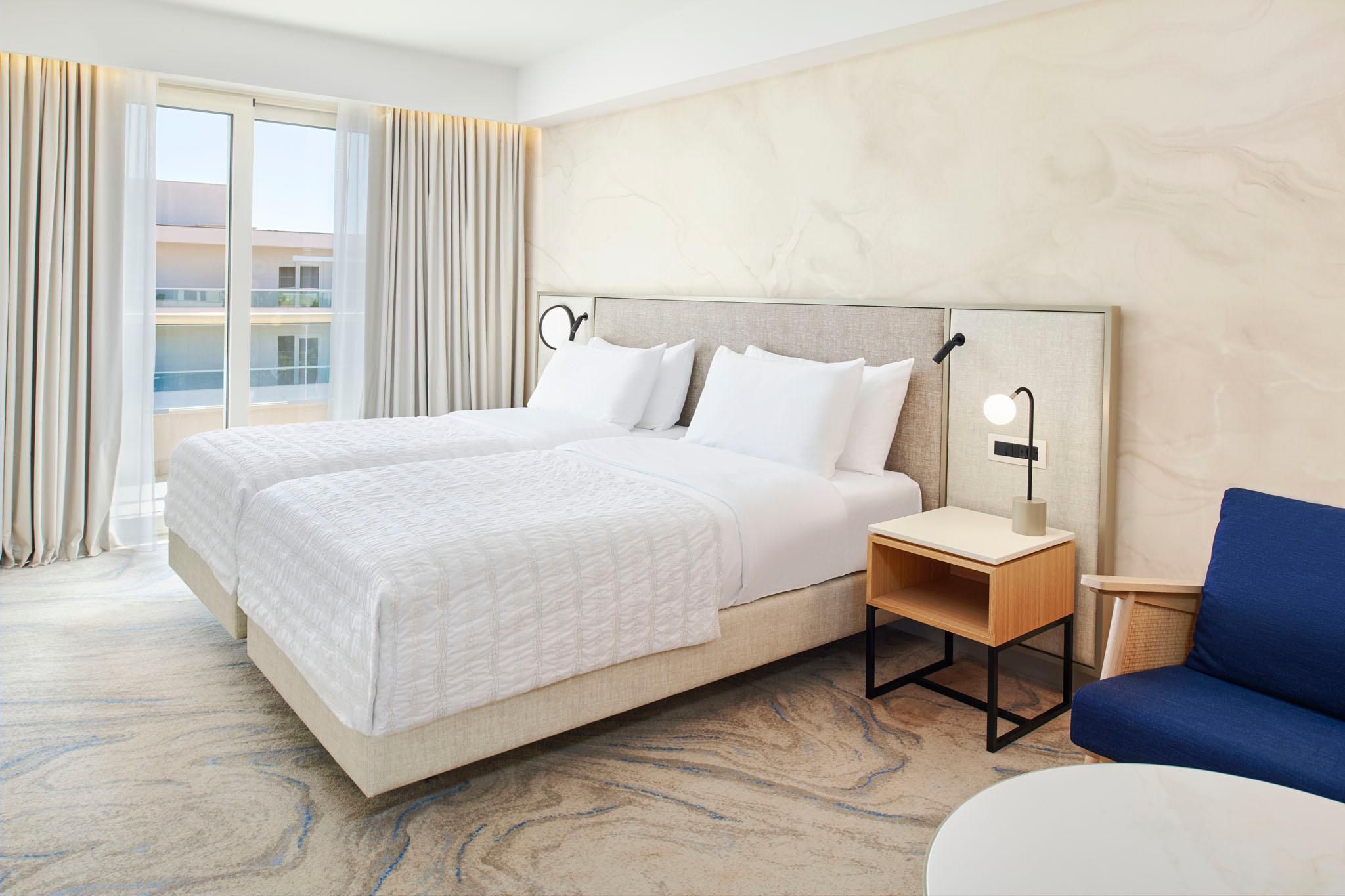 Elegant Park View Room, Guest room, 2 Twin, Balcony