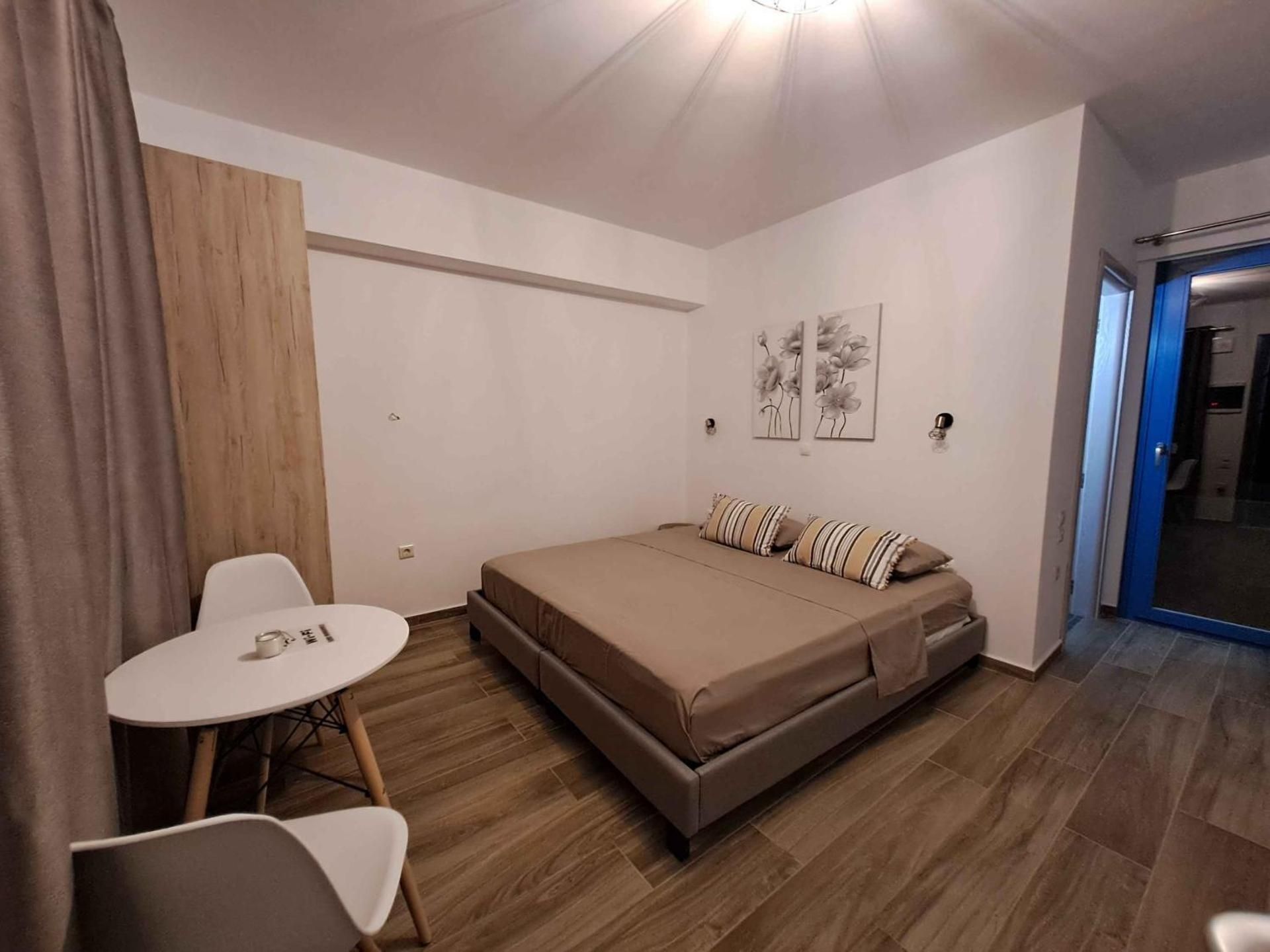 Studio Apartment with Queen Bed
