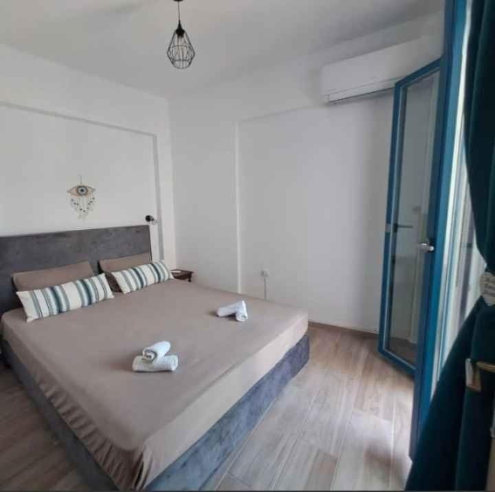 Deluxe One-Bedroom Apartment