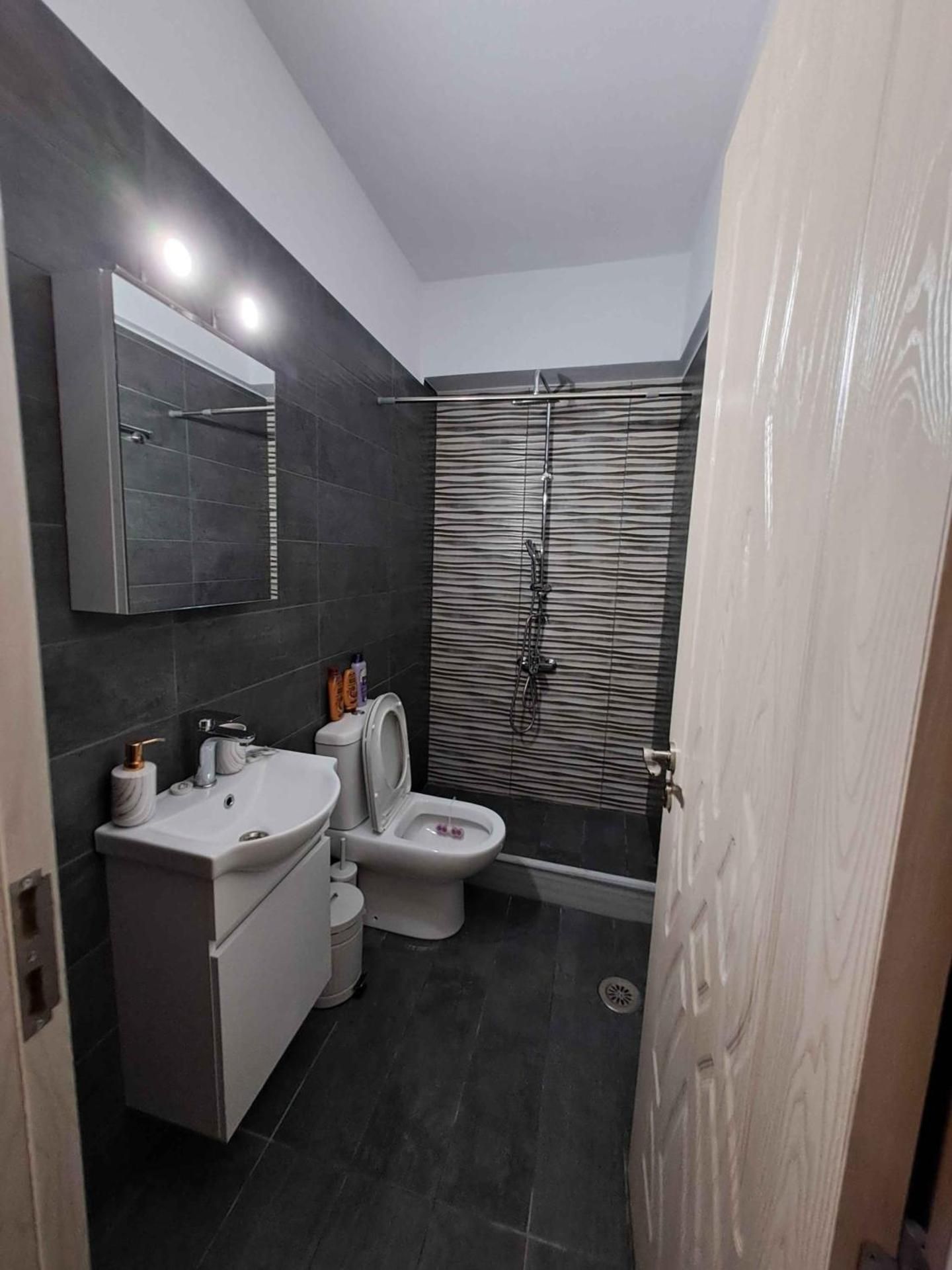 Studio Apartment with Queen Bed