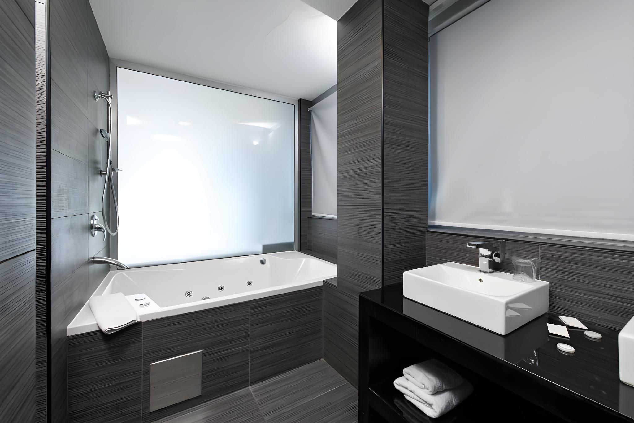 Hotel San Antonio Deluxe Suite with Large Jacuzzi 3