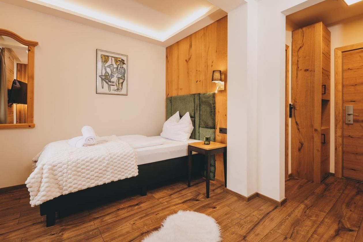 Deluxe Single Room