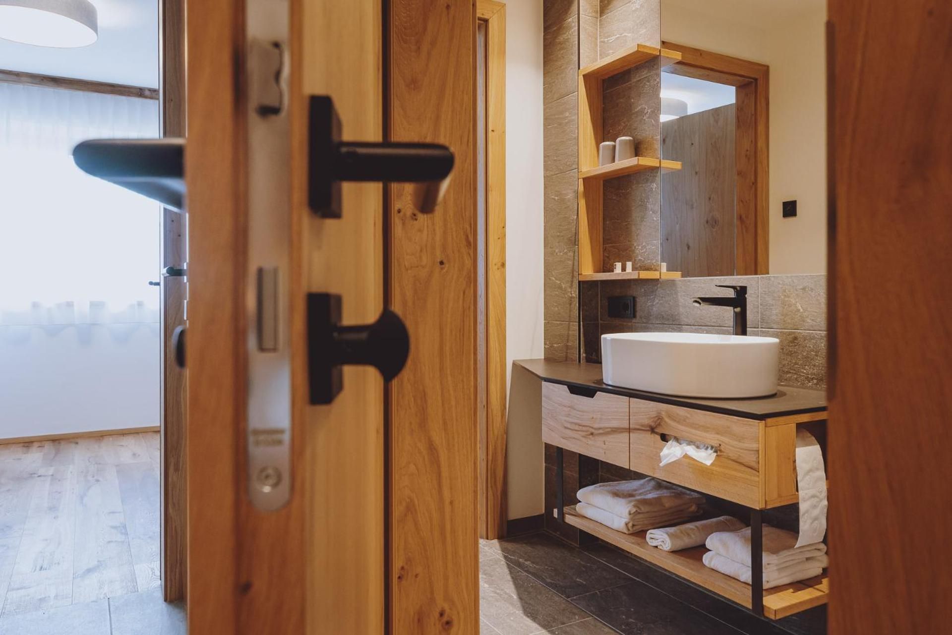 Three-Bedroom Chalet with Sauna and Outside Bathtub