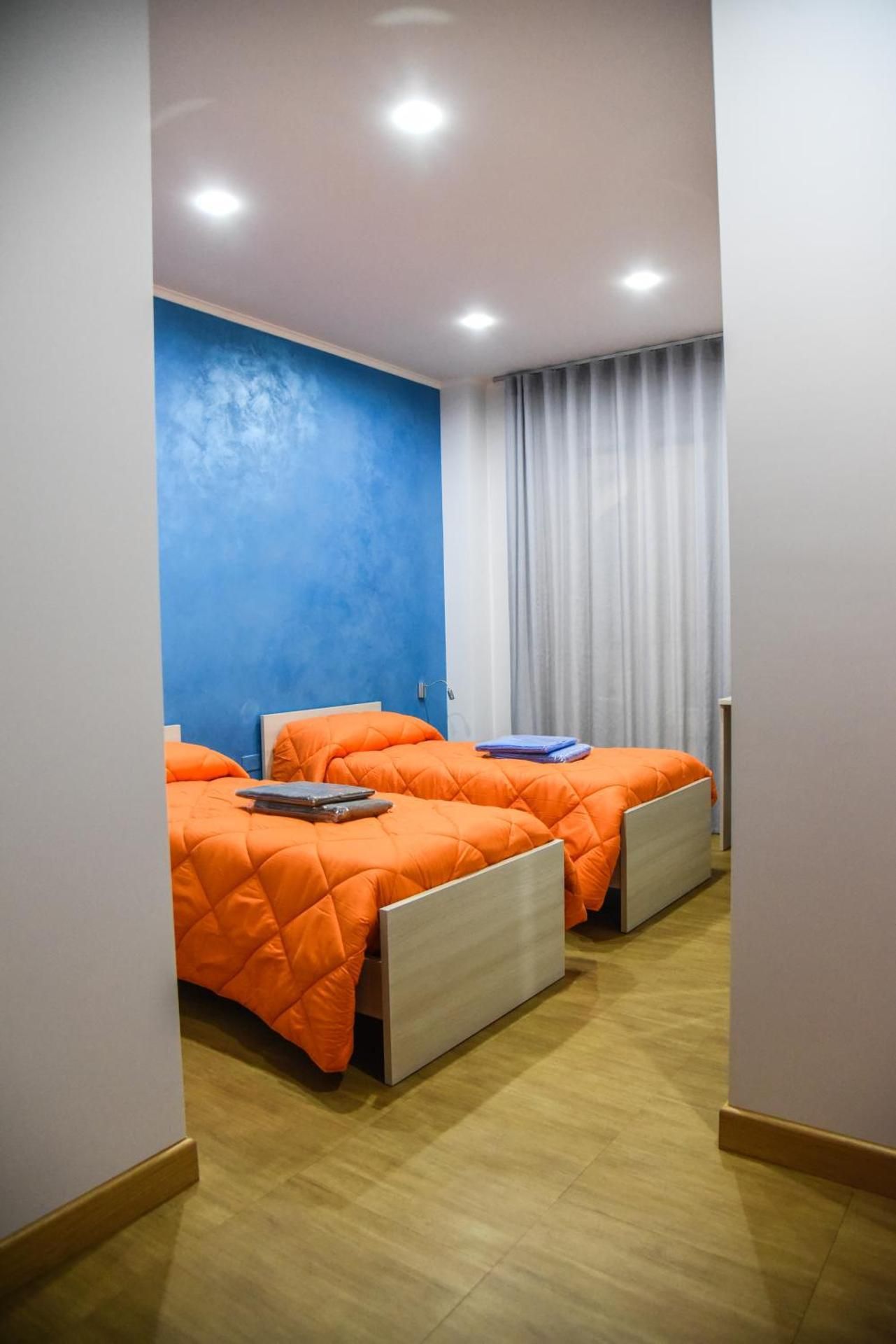 Margherita 2.0 Twin Room with Bathroom 2