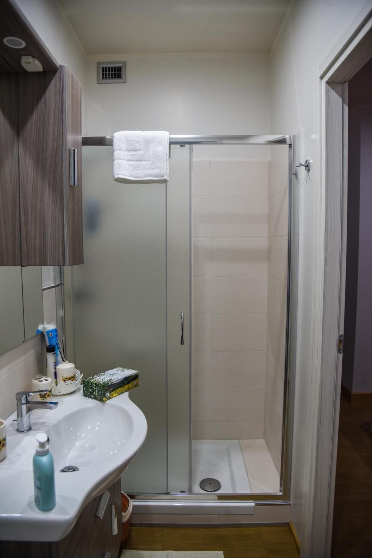 Margherita 2.0 Twin Room with Bathroom 3