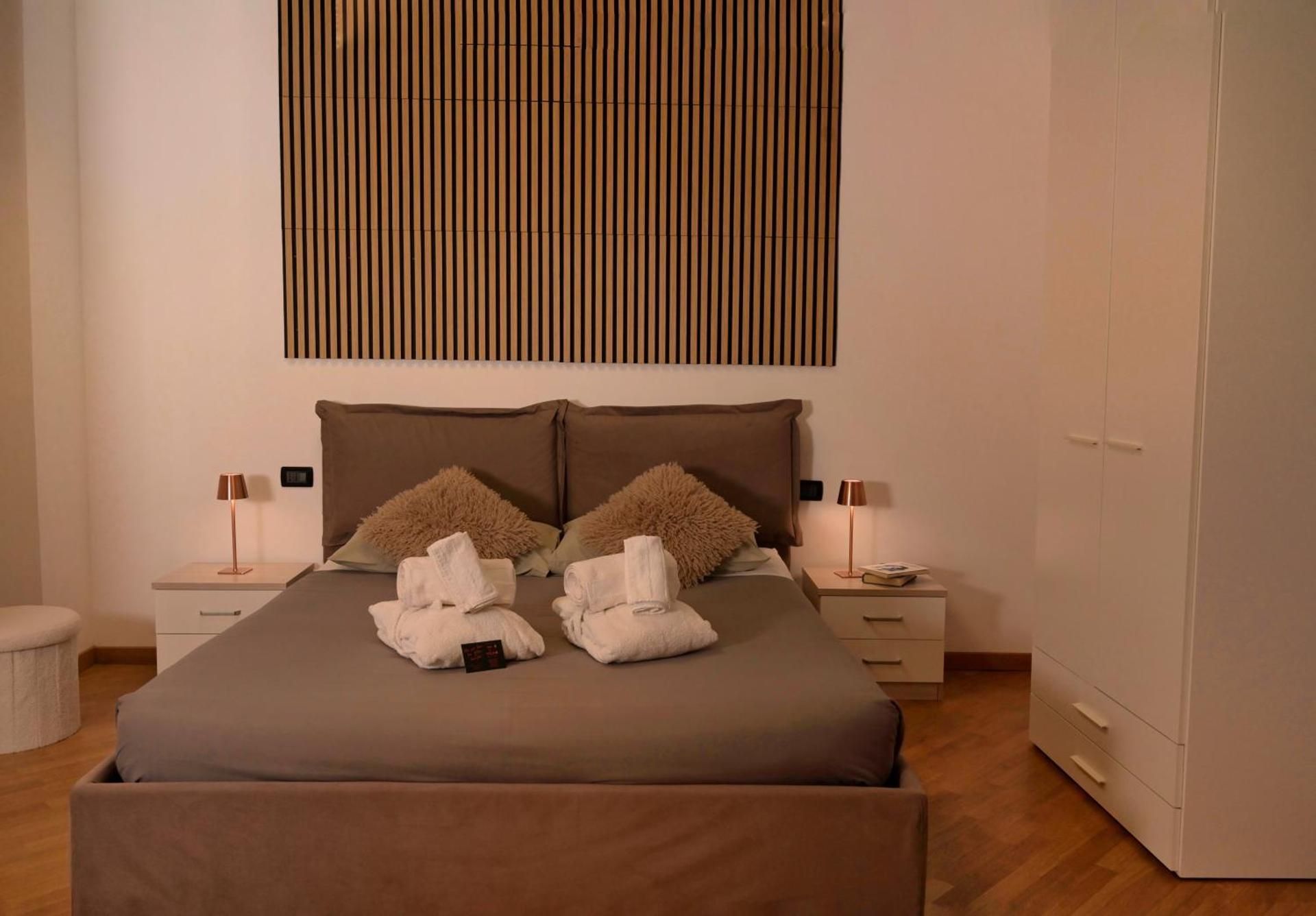 Palace Eight - Suites & Spa King Suite with Spa Bath