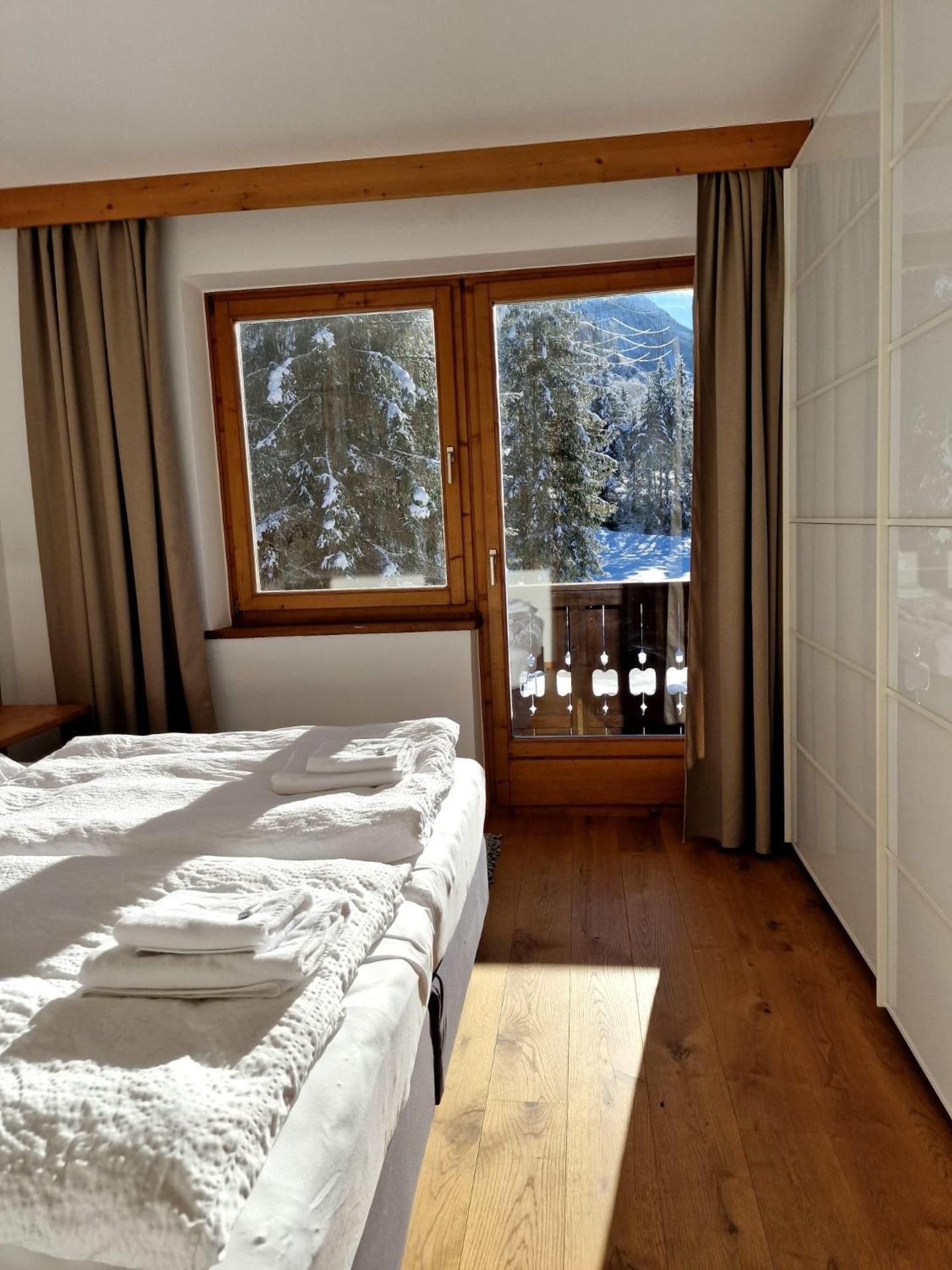 Three-Bedroom Apartment with Mountain View