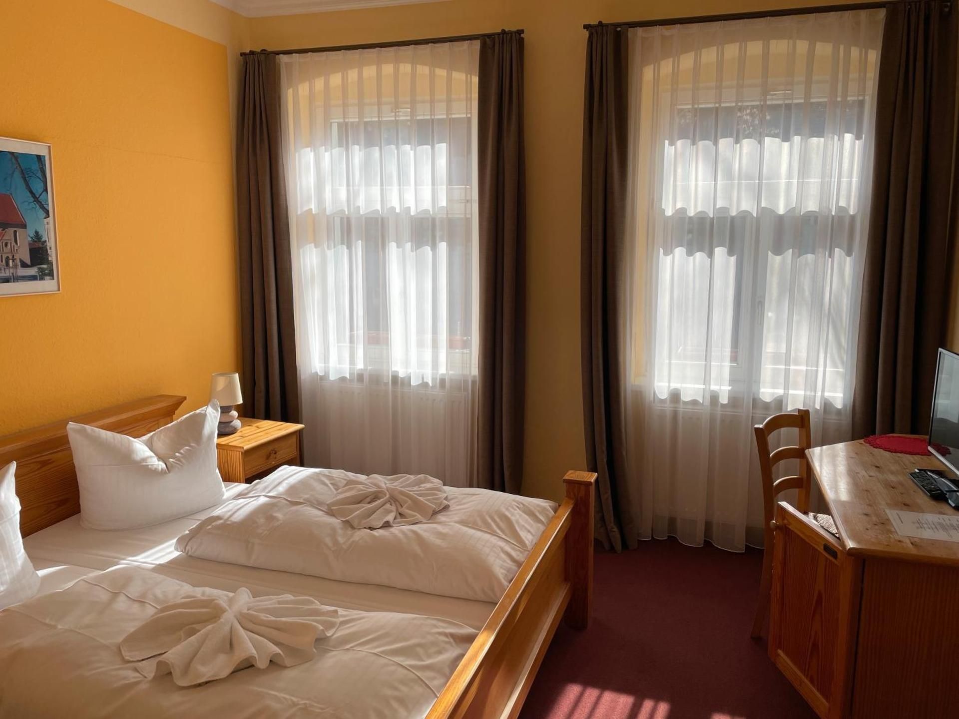 Standard Queen Room