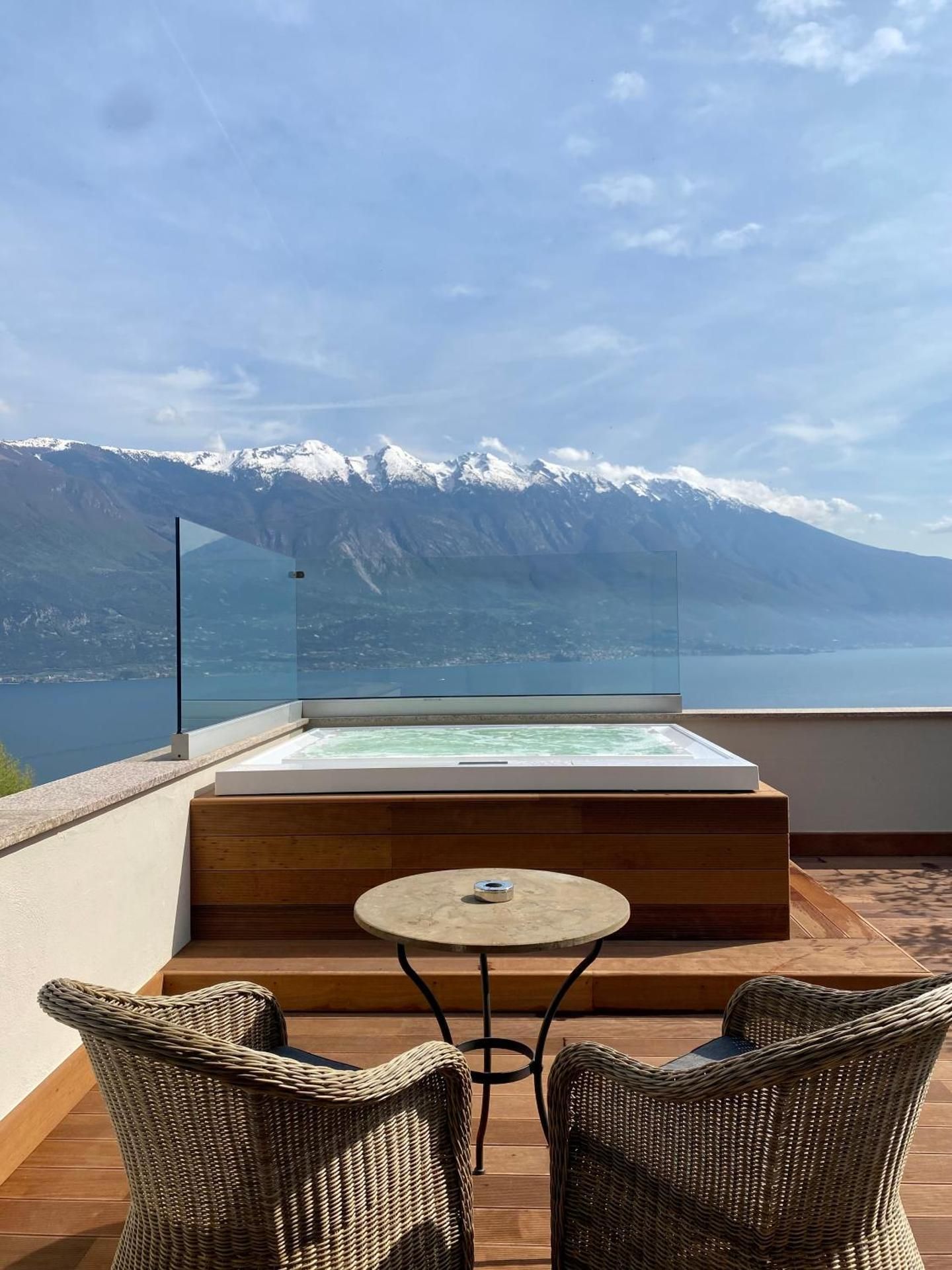 Suite with Lake View