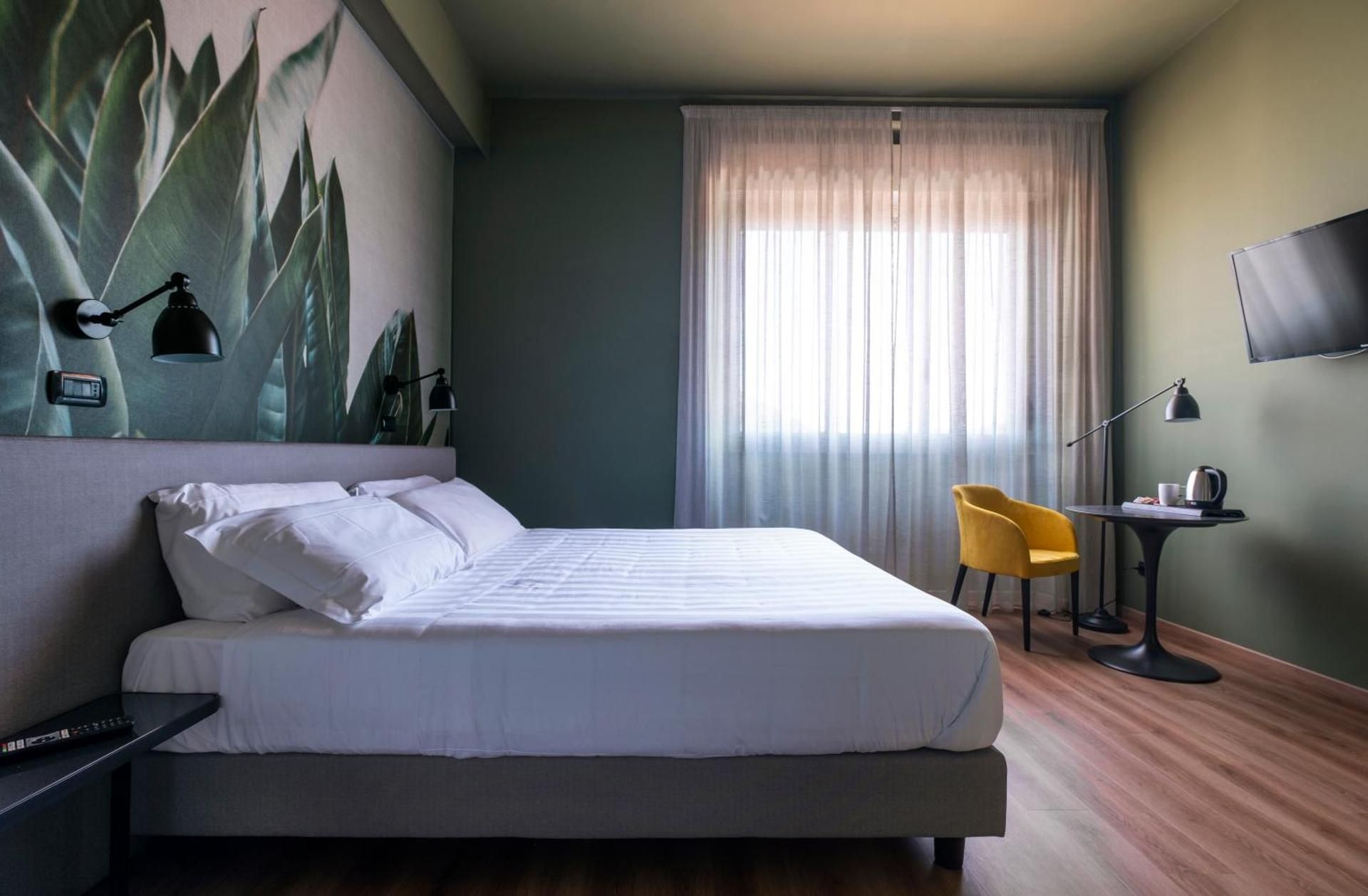 King Triple Room with Lake View
